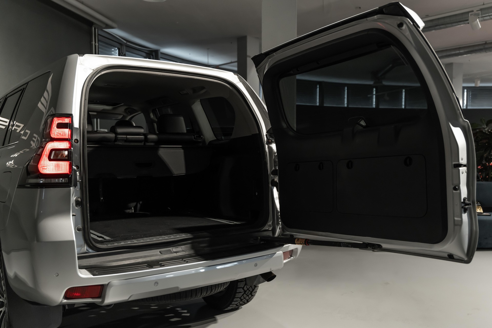 TOYOTA Land Cruiser 2.8 D 177 Style-image-10