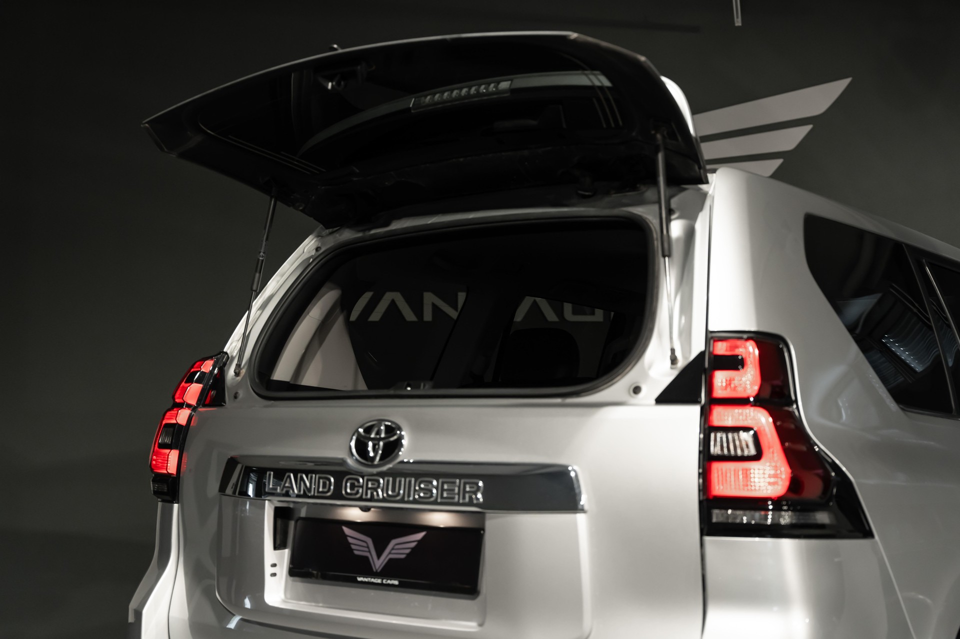 TOYOTA Land Cruiser 2.8 D 177 Style-image-11