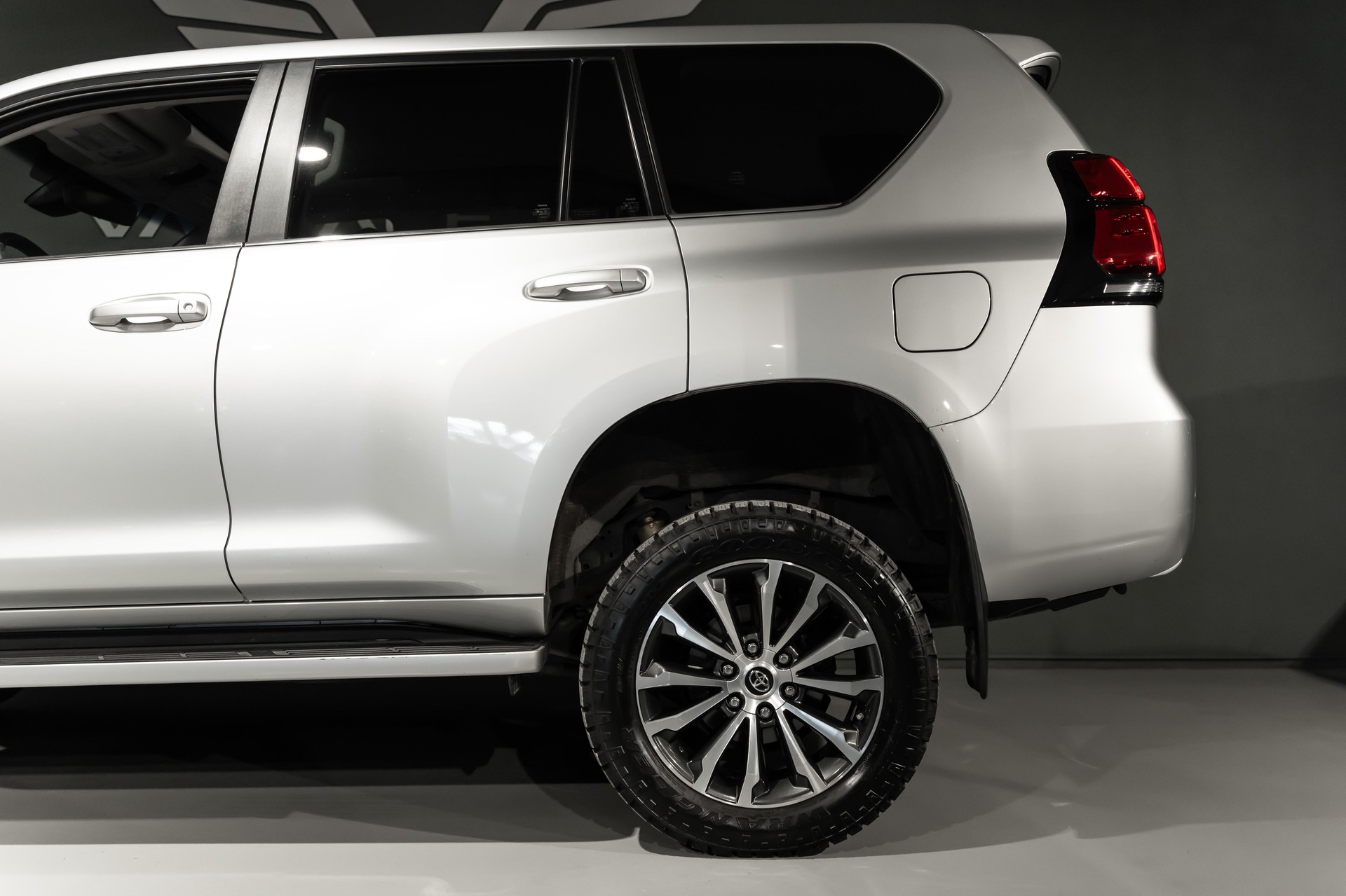 TOYOTA Land Cruiser 2.8 D 177 Style-image-8