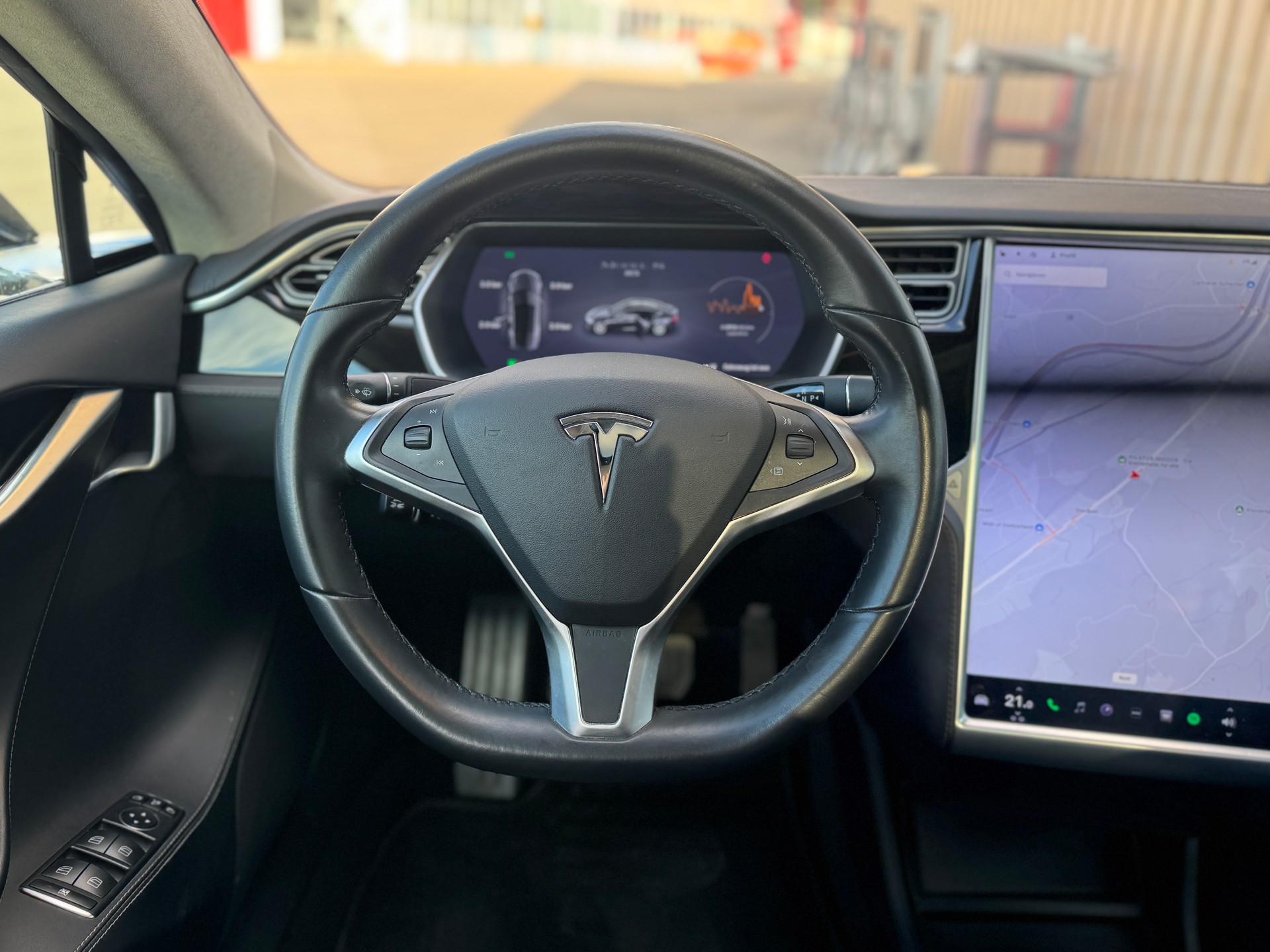 TESLA Model S 85-image-10