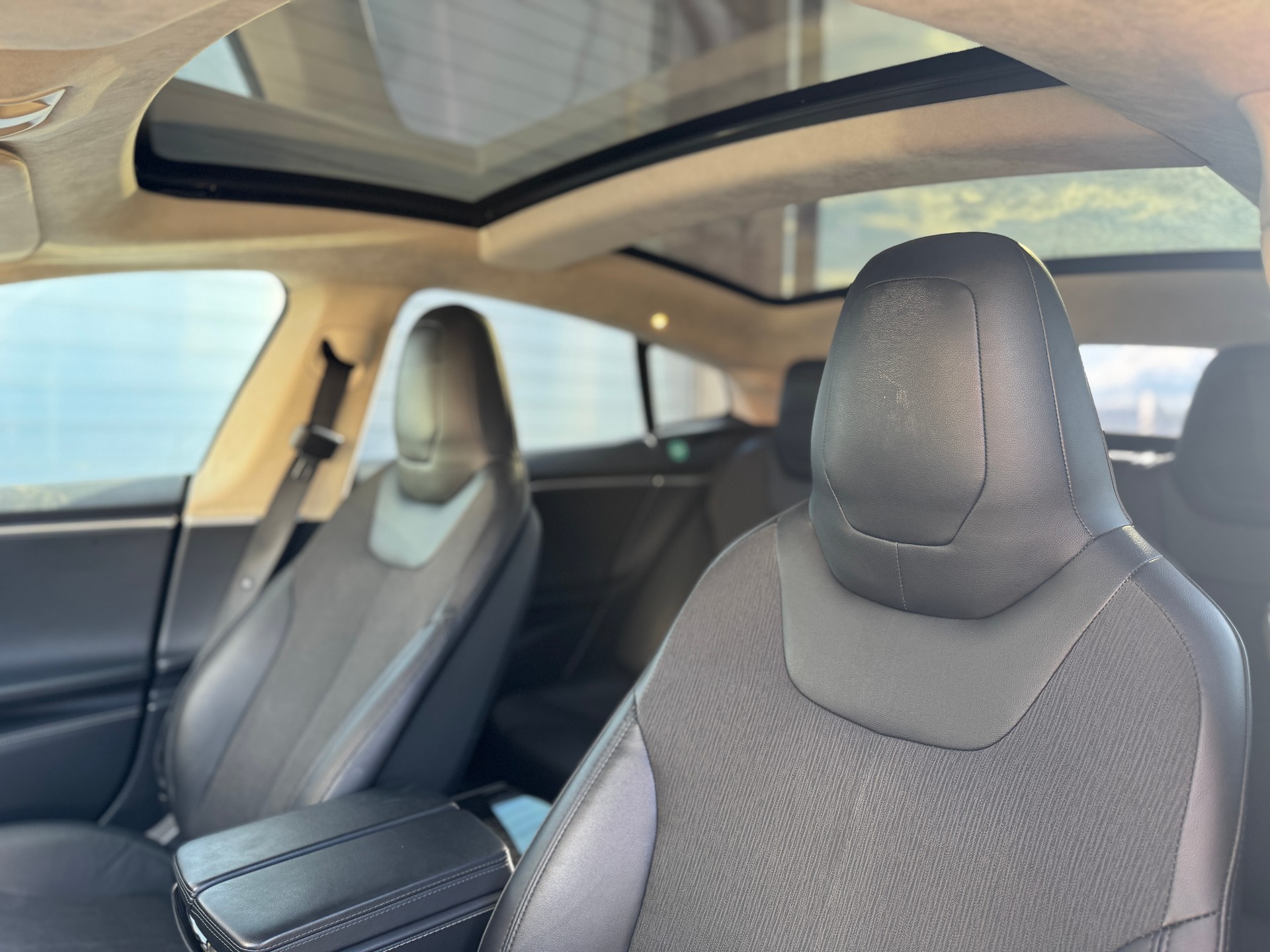 TESLA Model S 85-image-16