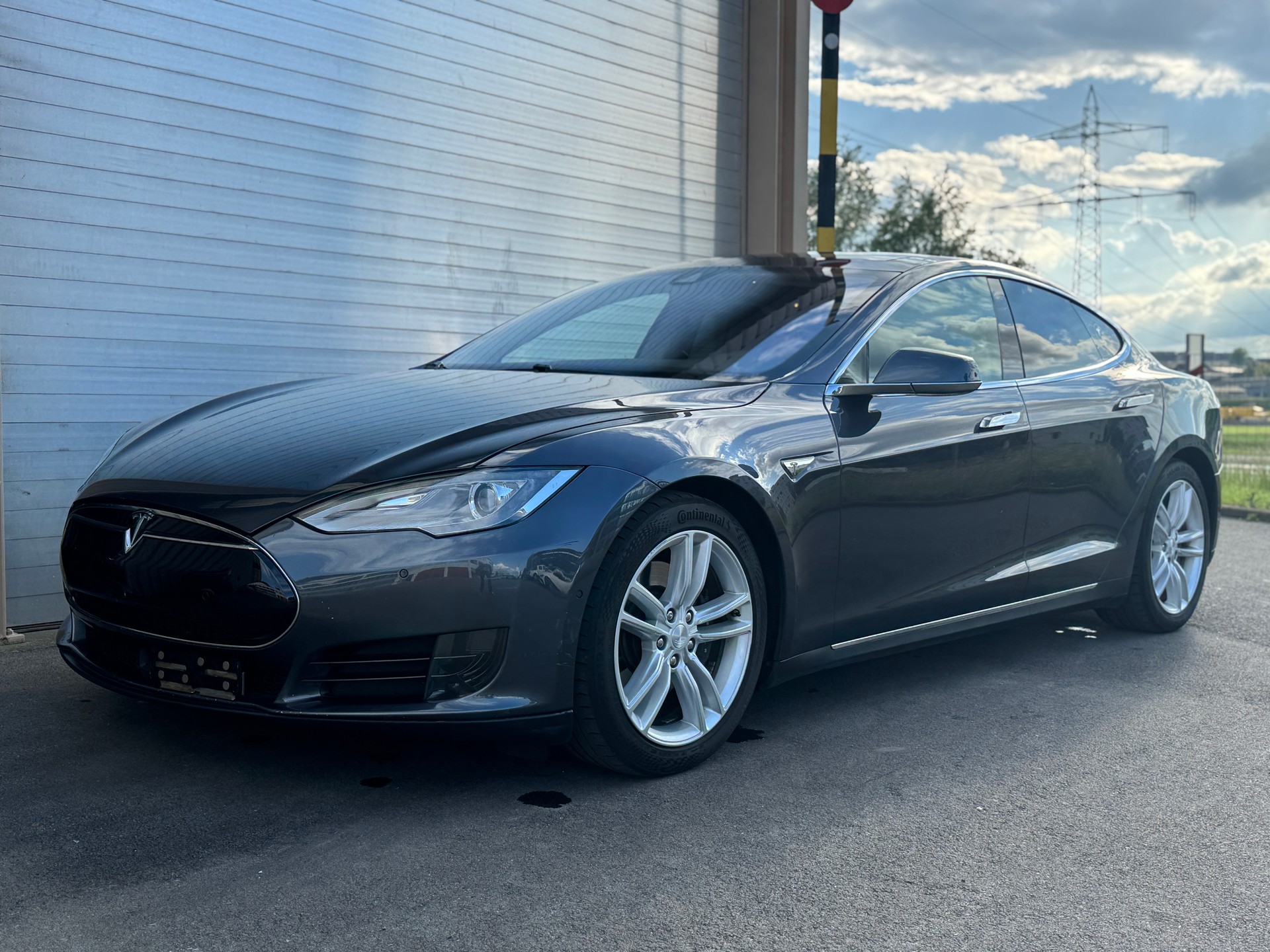 TESLA Model S 85-image-0