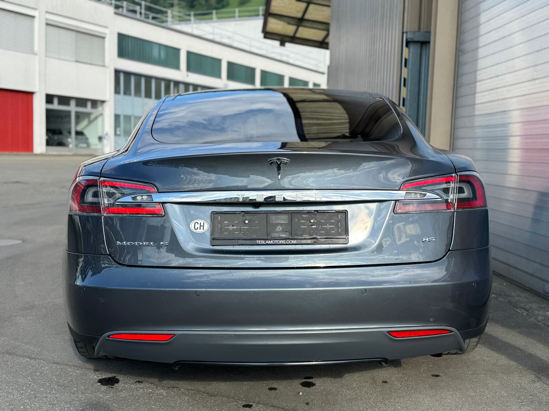 TESLA Model S 85-image-4