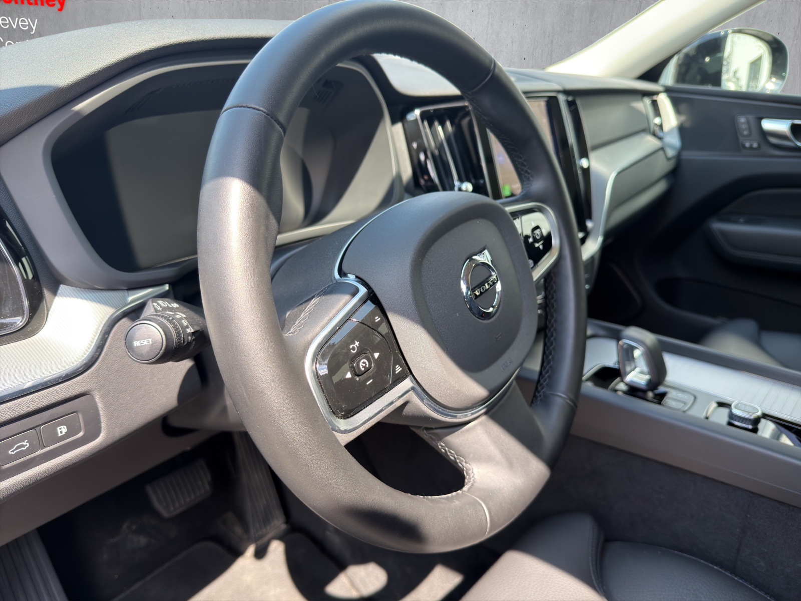 VOLVO XC60 T6 eAWD PluginHybrid Plus Dark Geartronic-image-11