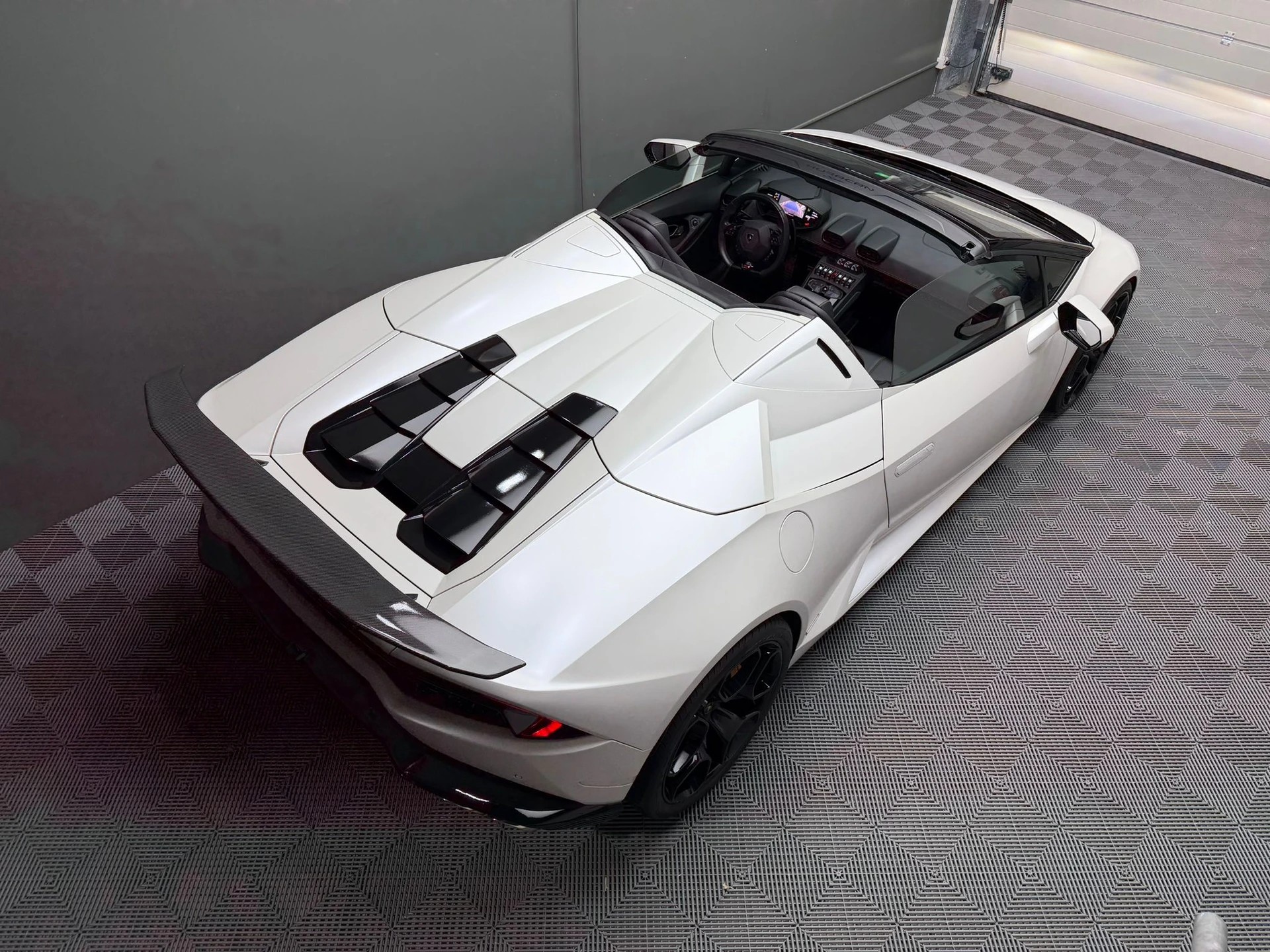 LAMBORGHINI Huracan LP610-4 Spyder DCT-showroom-element-2