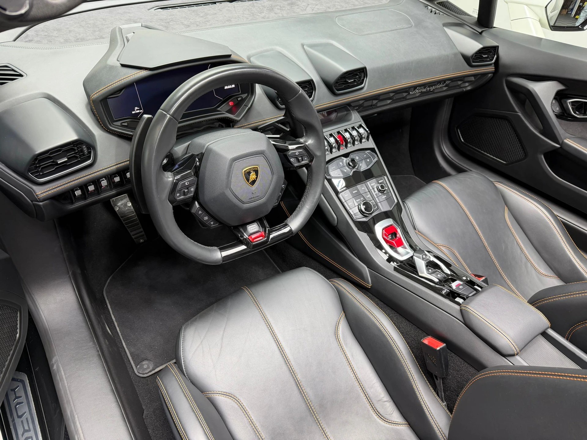 LAMBORGHINI Huracan LP610-4 Spyder DCT-showroom-element-1