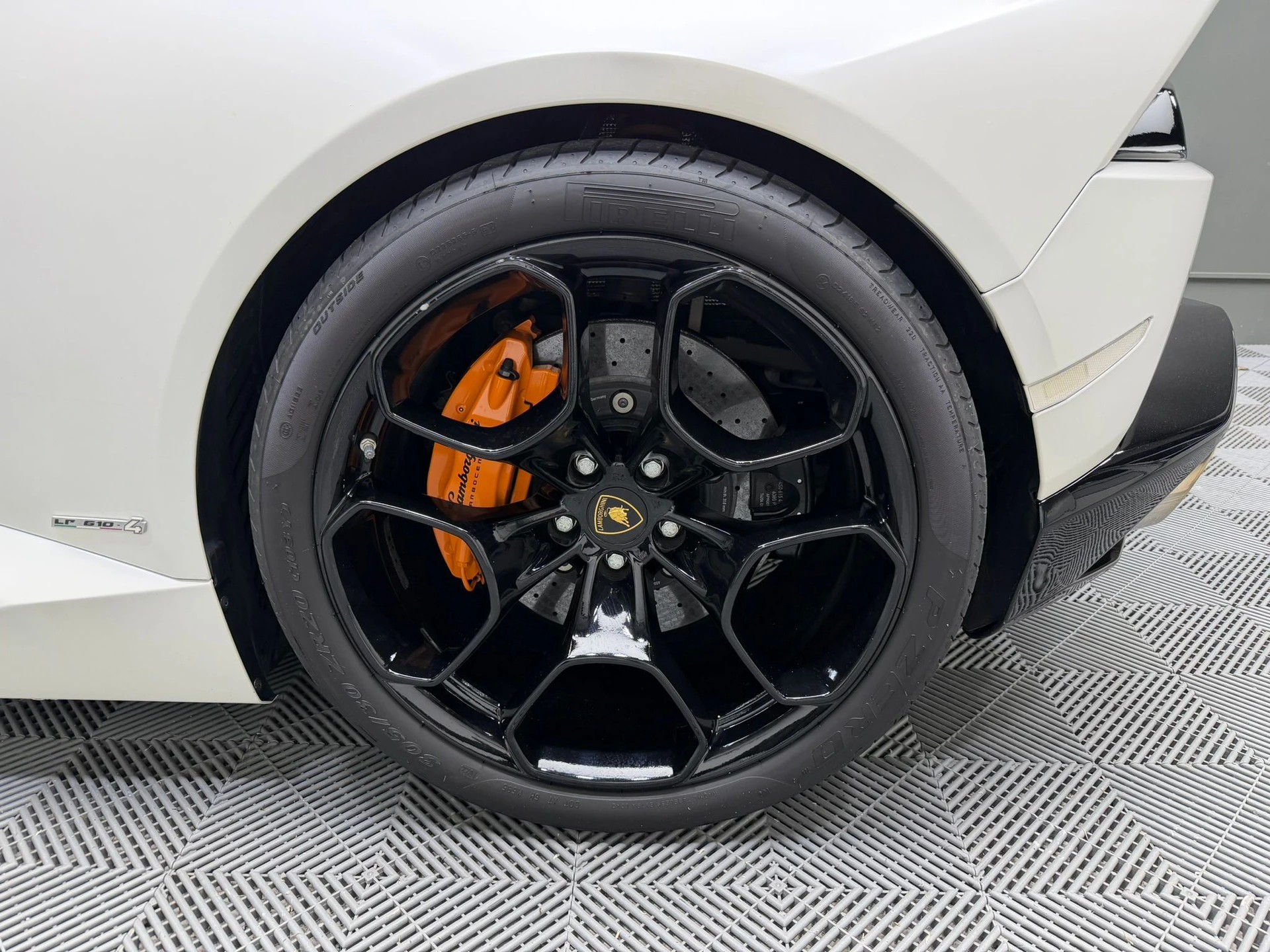 LAMBORGHINI Huracan LP610-4 Spyder DCT-image-28
