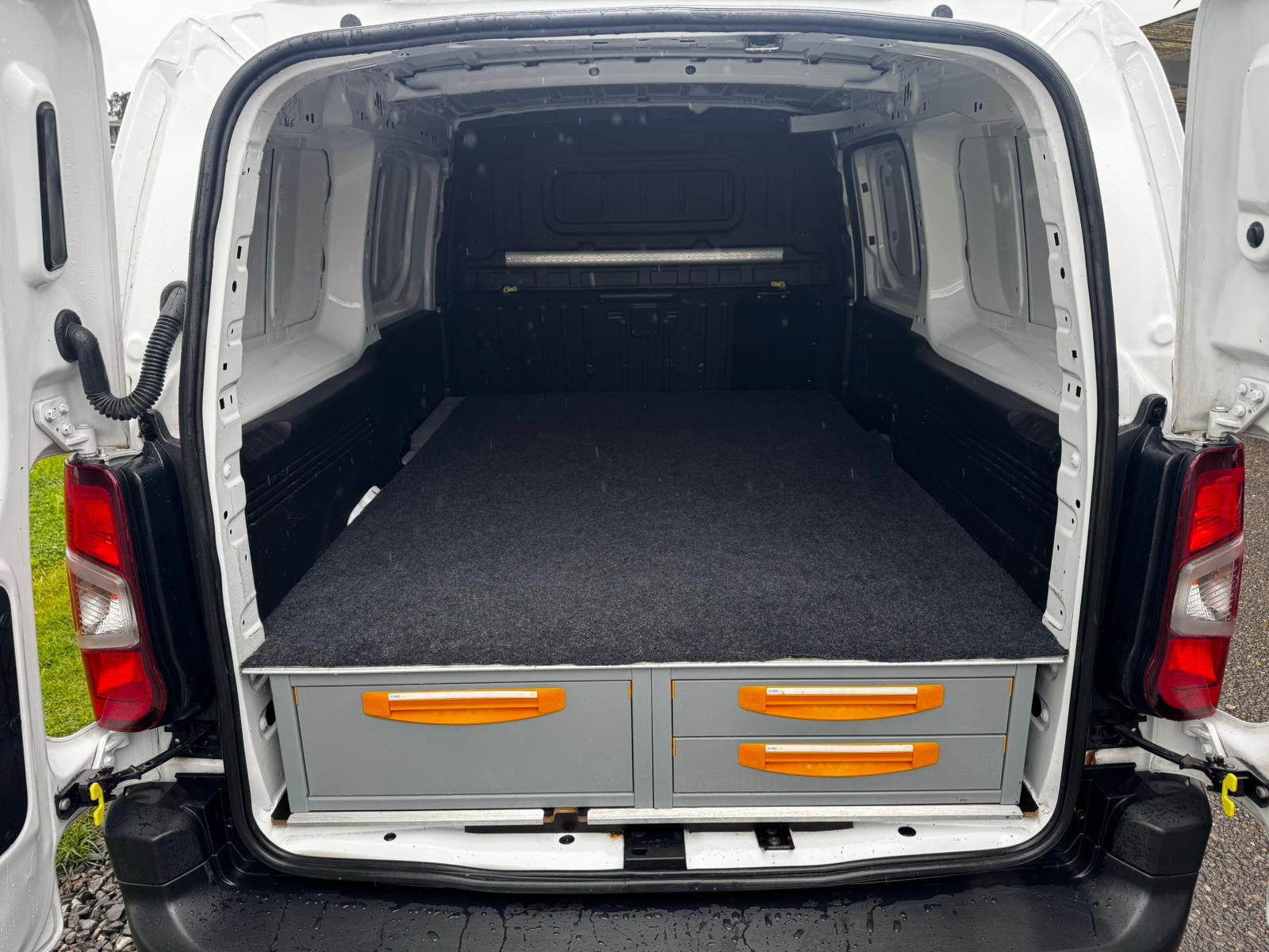 PEUGEOT Partner 1.5 Blue HDi s/s Asphalt Long 1000kg-image-14