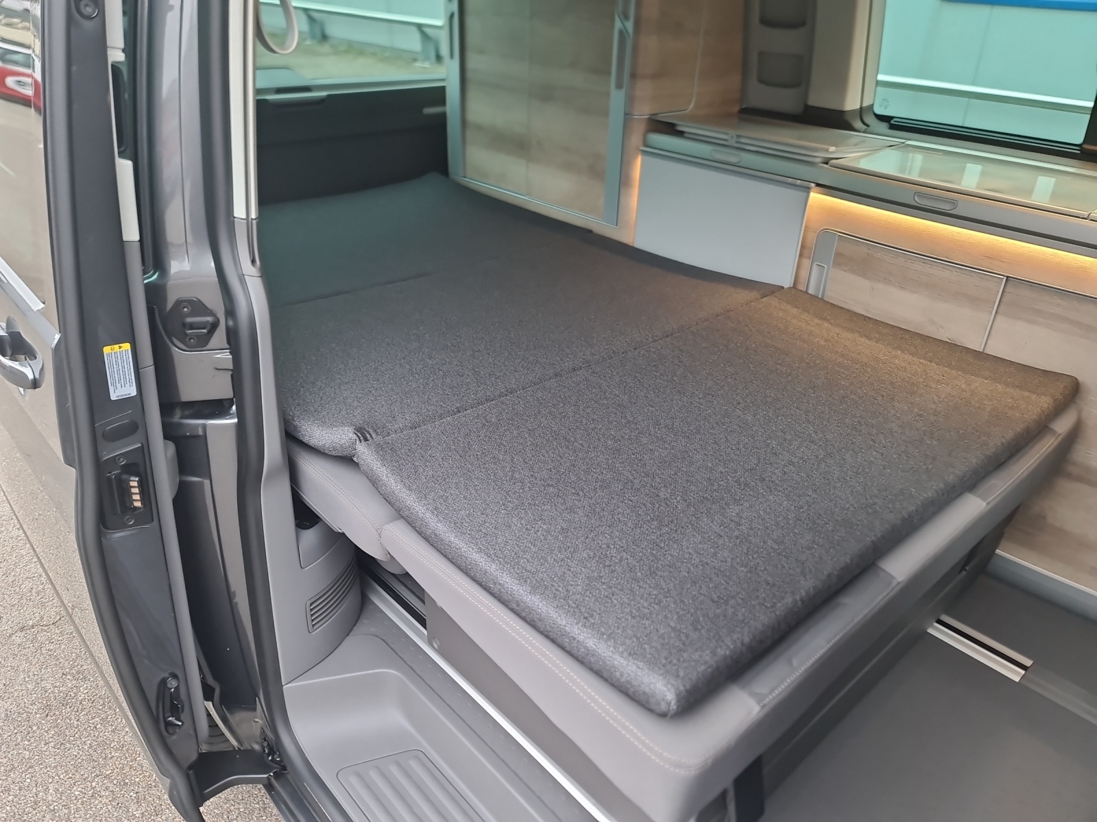 VW T6.1 California 2.0 Bi-TDI Coast 4Motion DSG-image-21