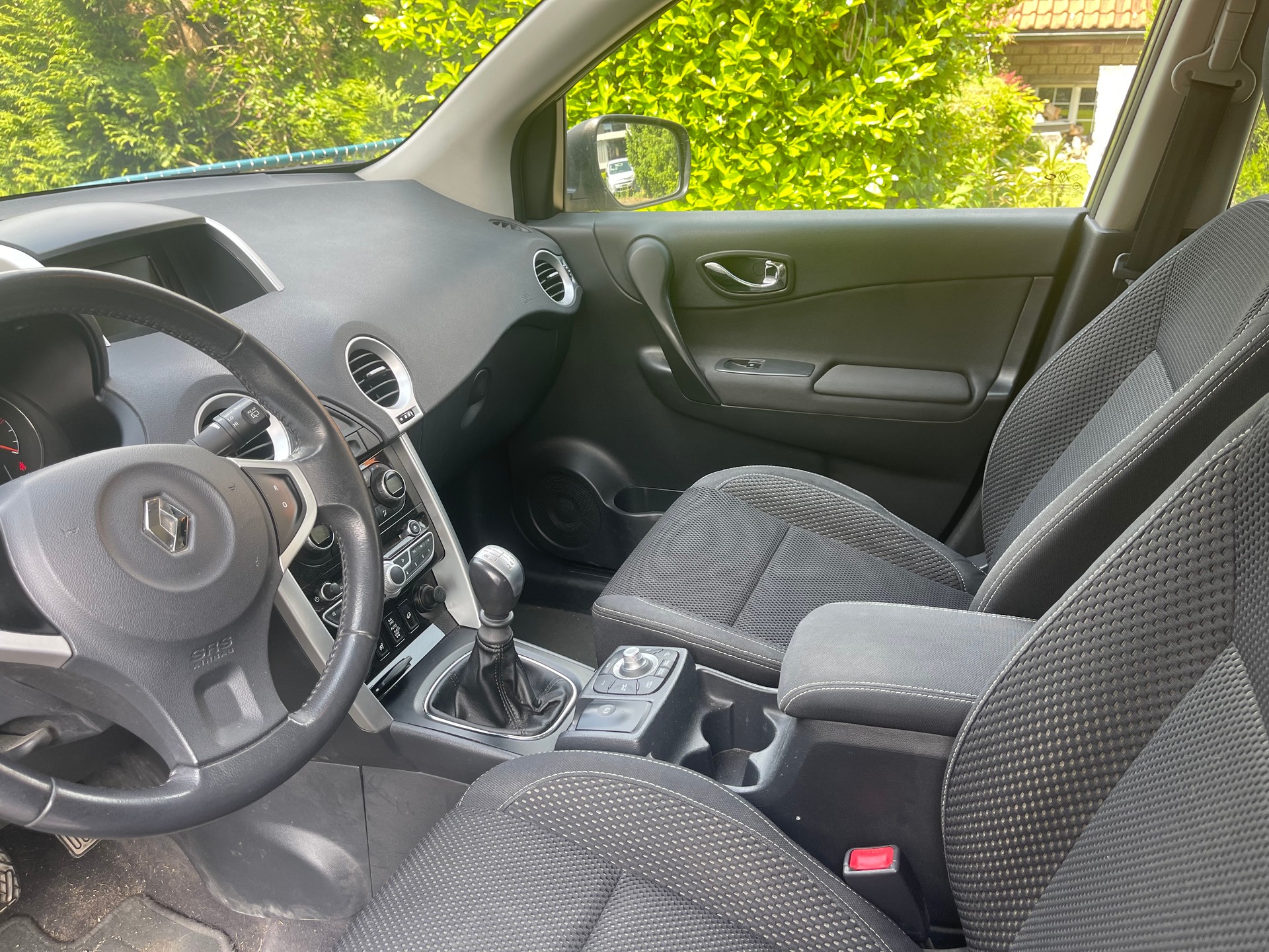 RENAULT Koleos 2.5 Dynamique 4x4-image-10