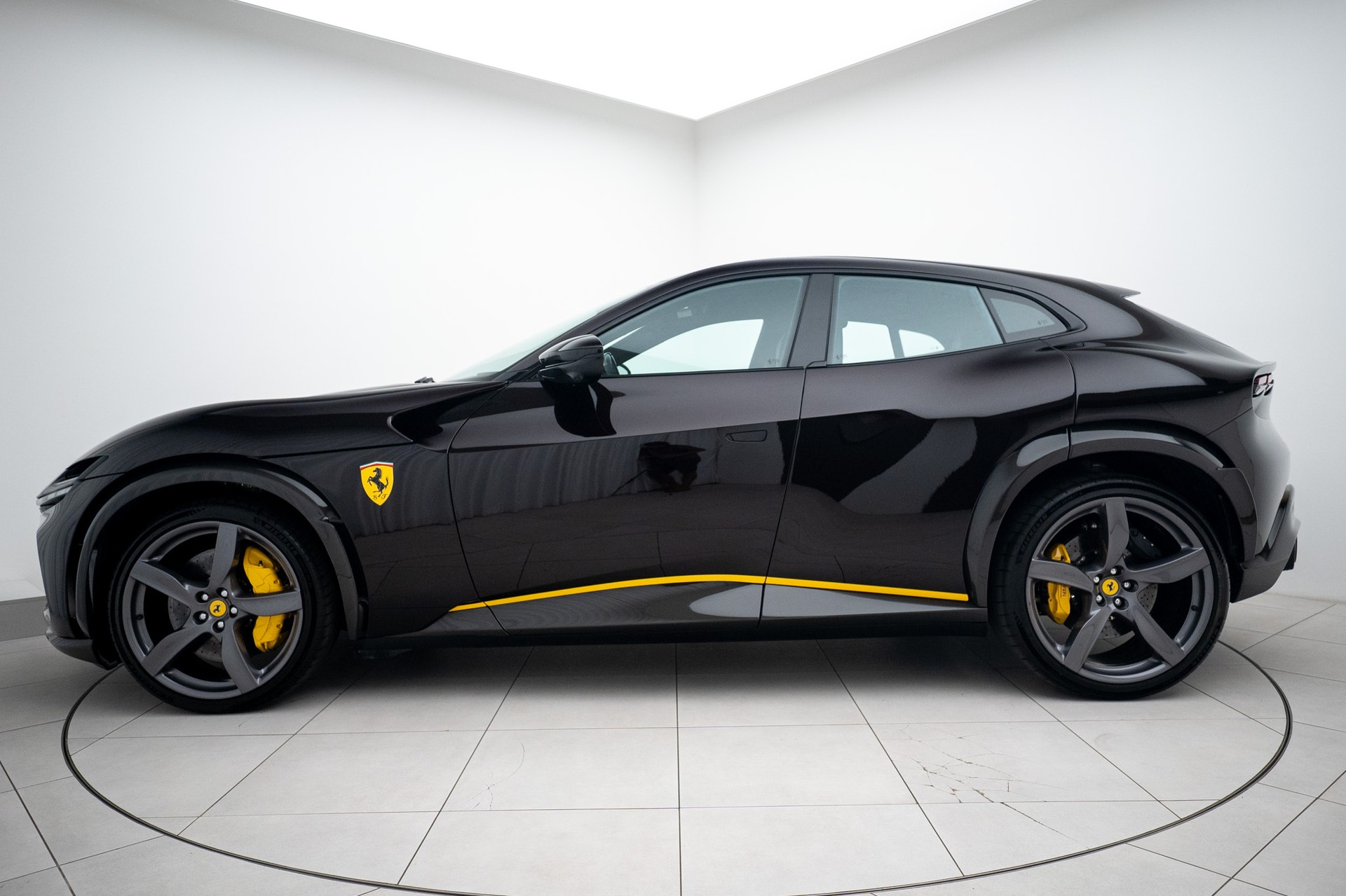 FERRARI Purosangue 6.5 V12-showroom-element-1