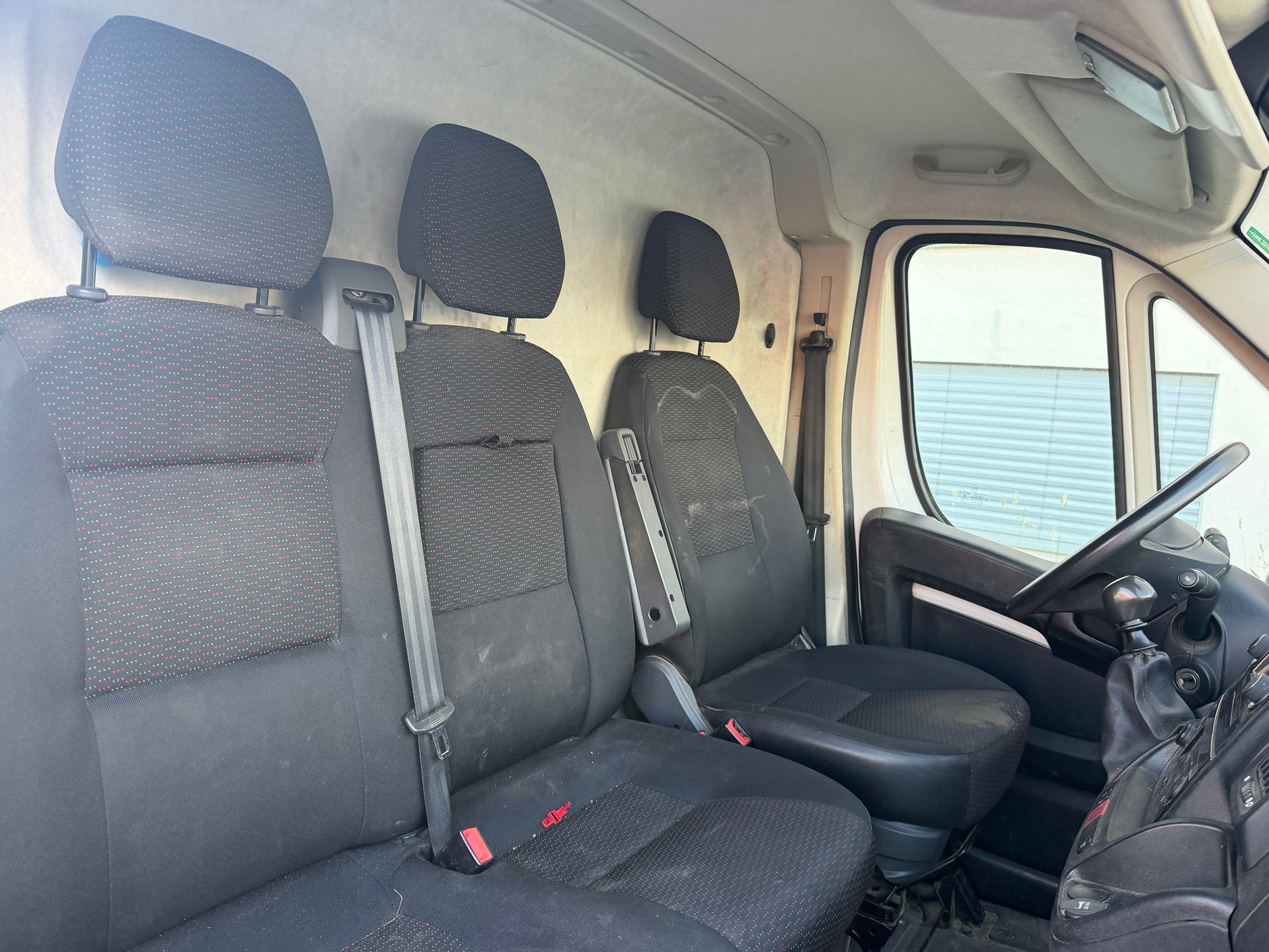 PEUGEOT Boxer 2.2 HDI 335 Premium L2H2-image-12