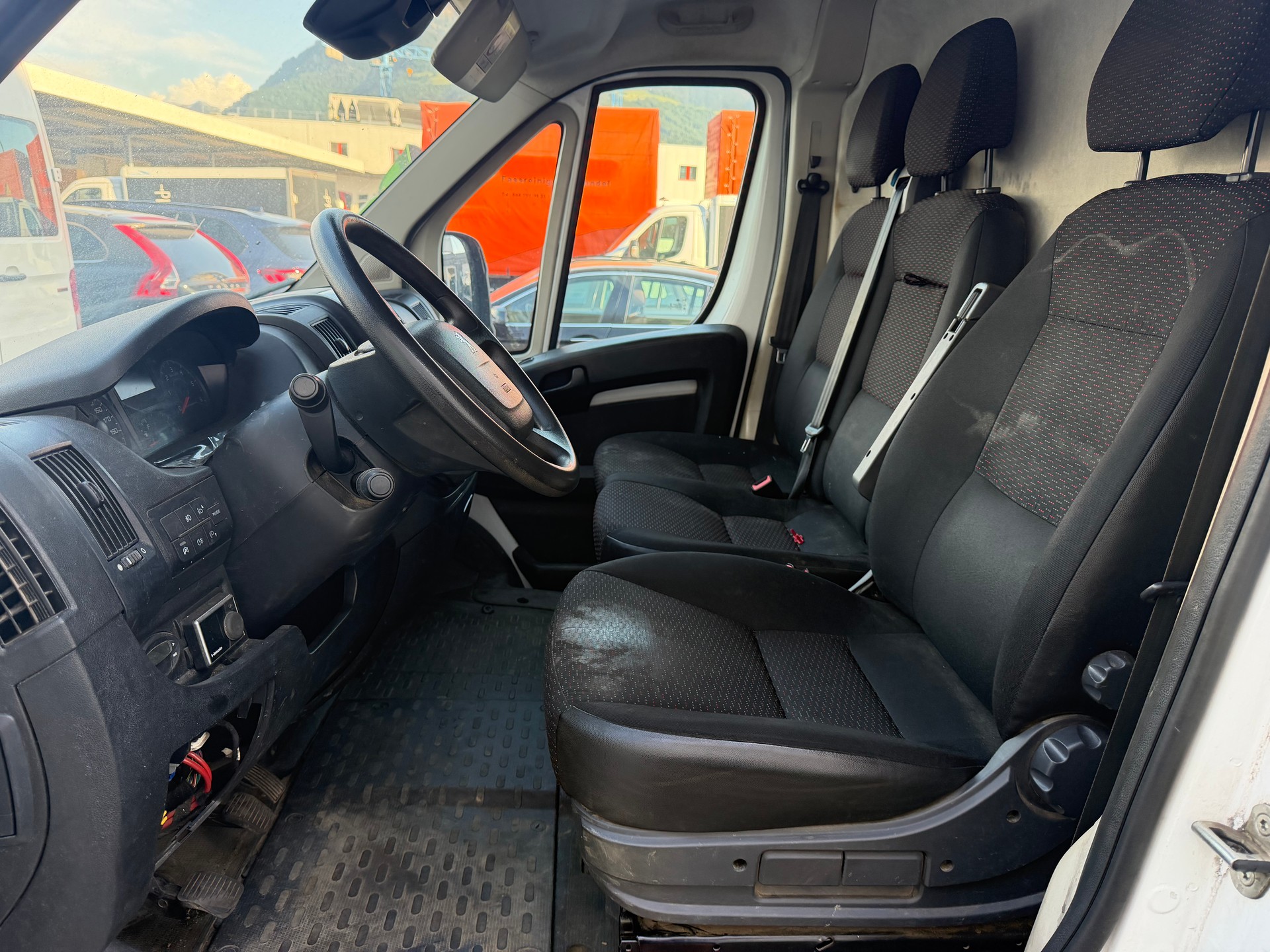 PEUGEOT Boxer 2.2 HDI 335 Premium L2H2-image-8
