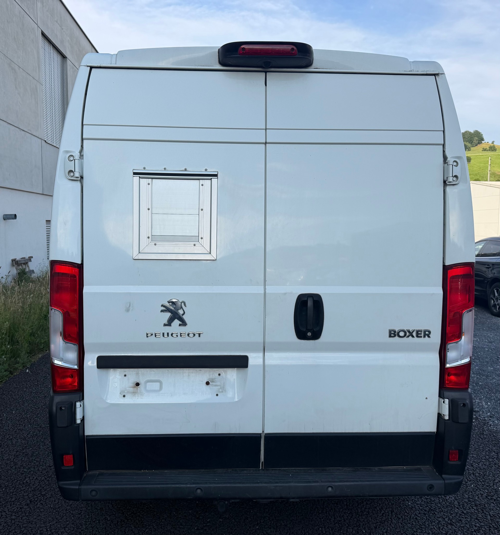 PEUGEOT Boxer 2.2 HDI 335 Premium L2H2-image-3
