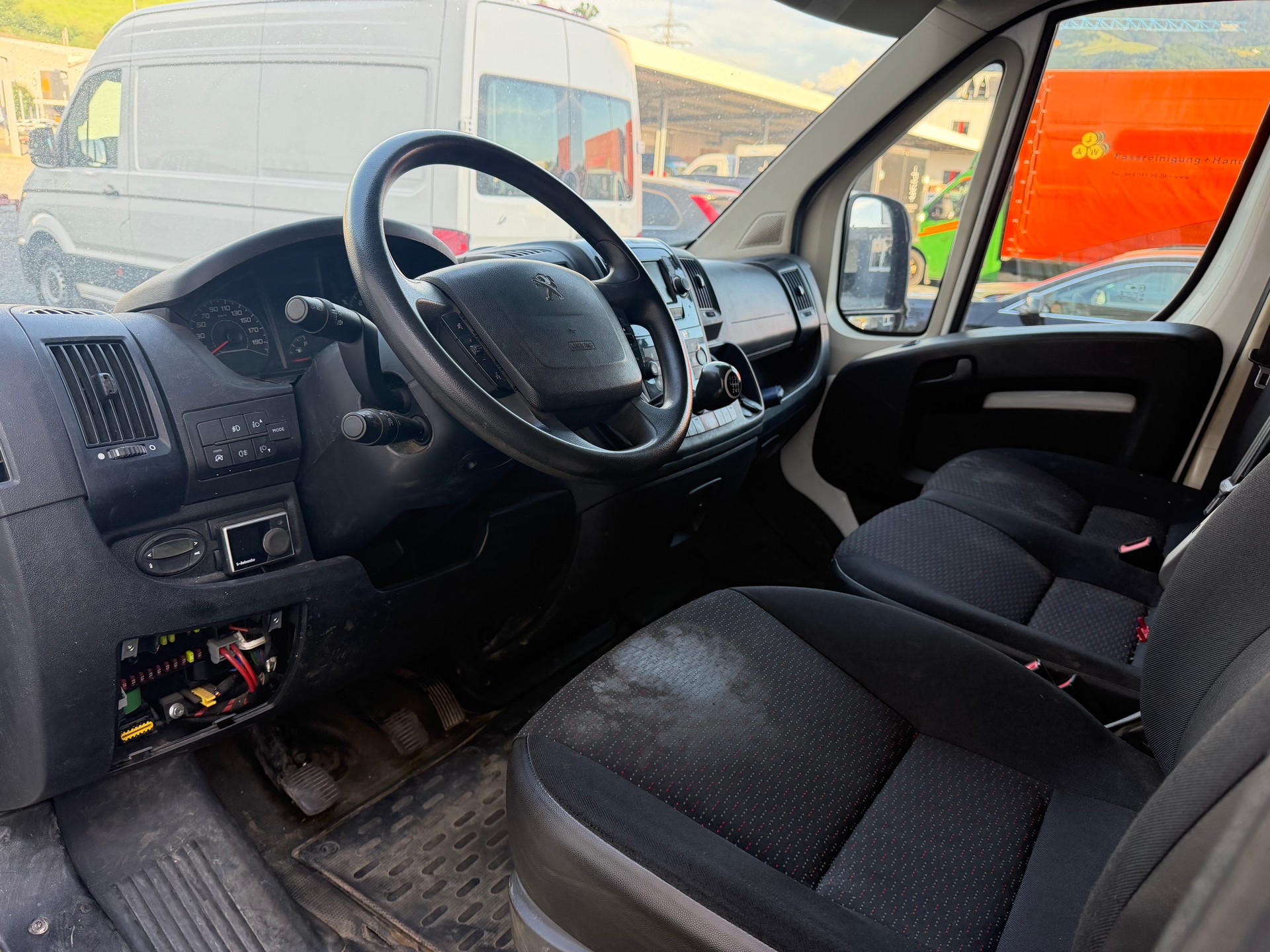 PEUGEOT Boxer 2.2 HDI 335 Premium L2H2-image-7