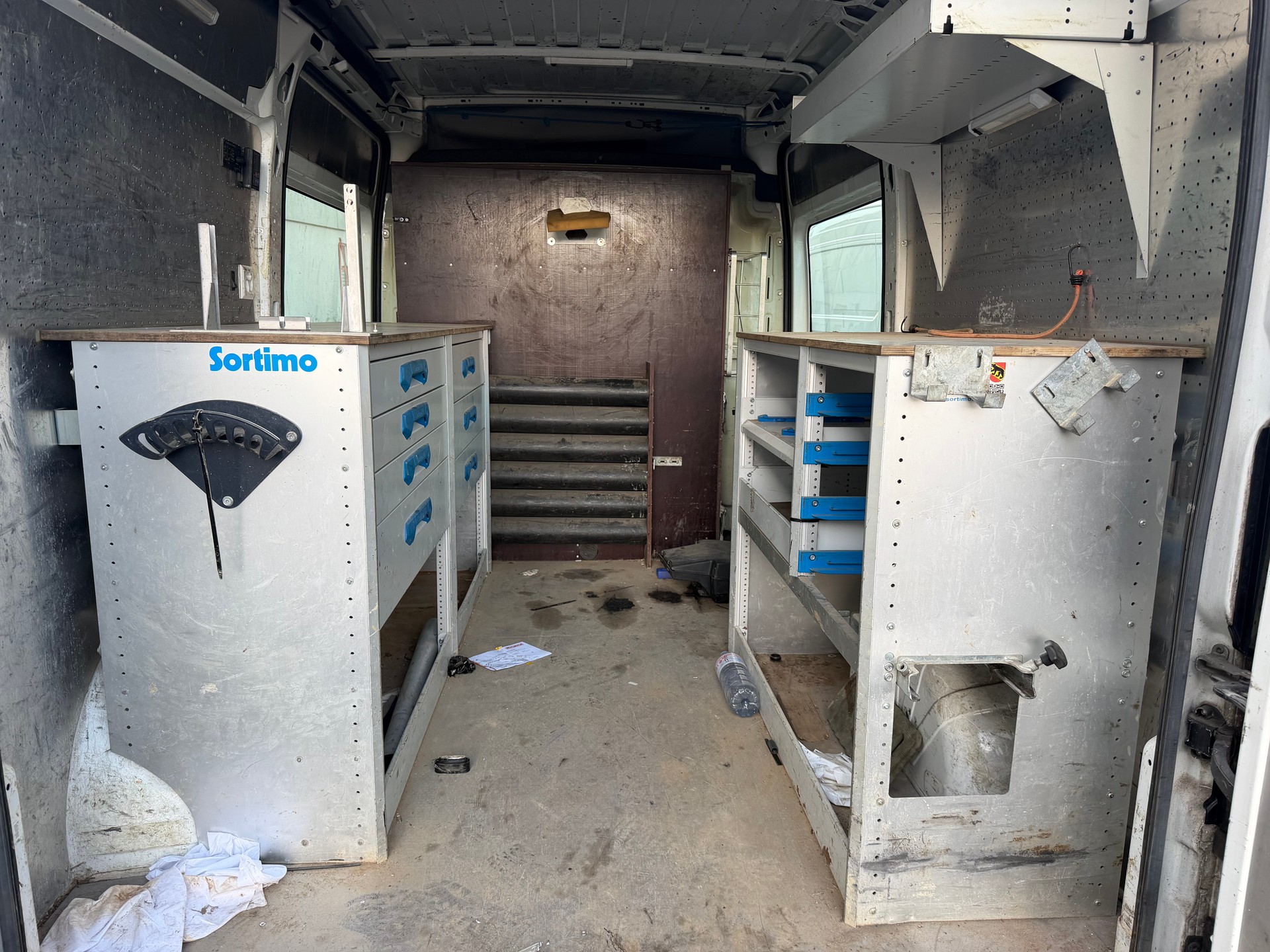 PEUGEOT Boxer 2.2 HDI 335 Premium L2H2-image-13