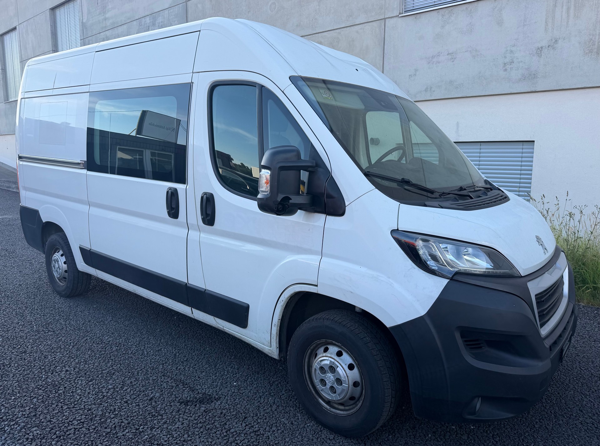 PEUGEOT Boxer 2.2 HDI 335 Premium L2H2-image-1