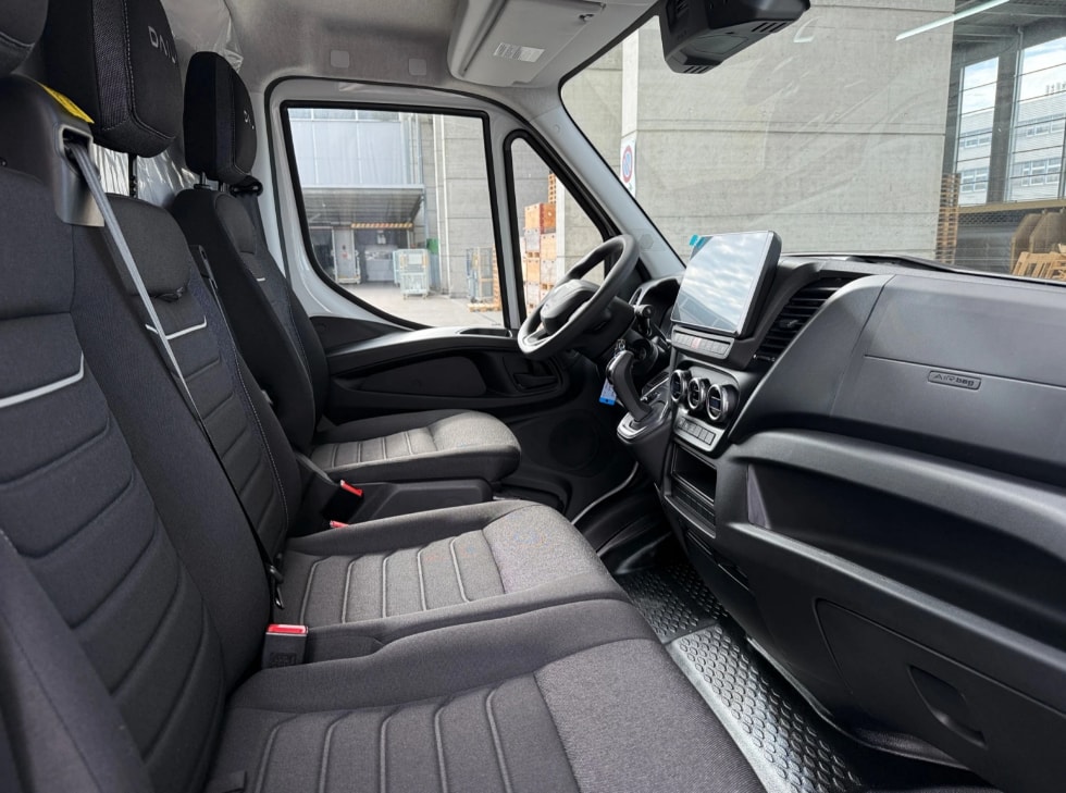 IVECO MY24 35S18HA8 RS 3750 mit Koffer/Hebebühne-Aufbau-image-9