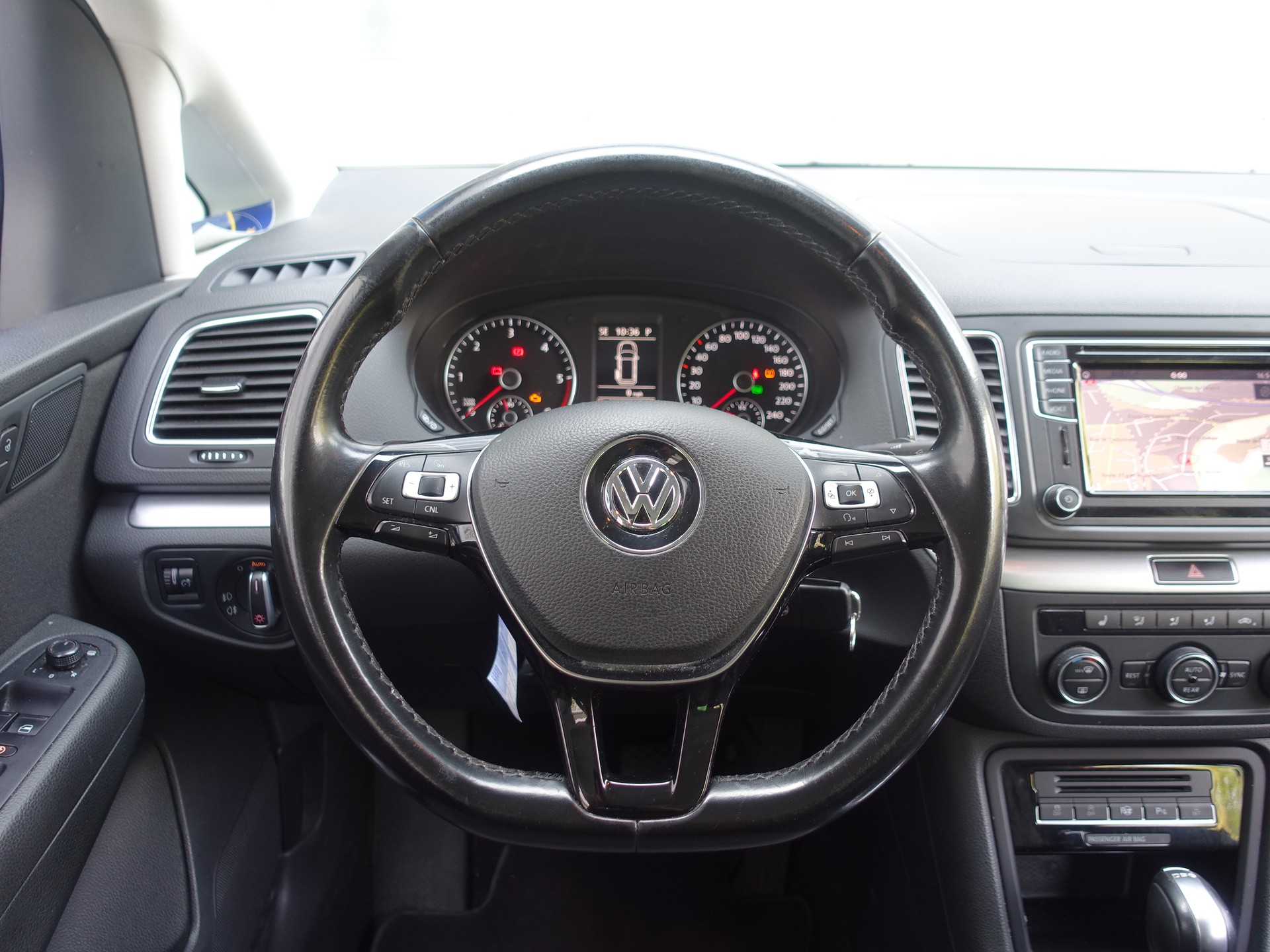 VW Sharan 2.0 TDI BMT Comfortline DSG-image-11