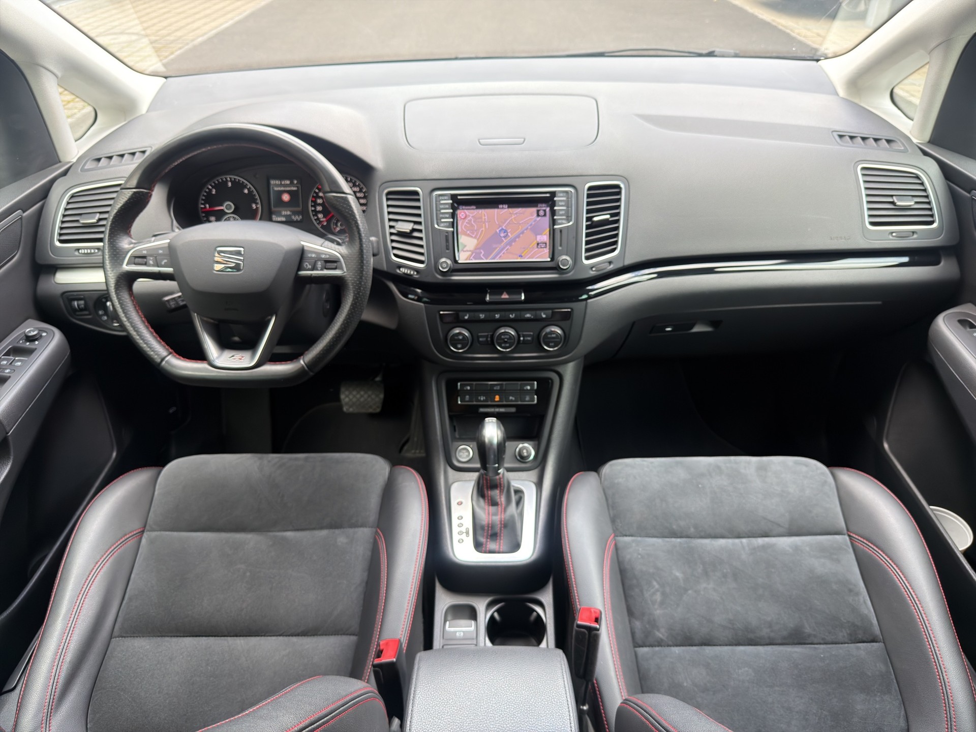 SEAT Alhambra 2.0 TDI 4Drive SWISS FR-image-8