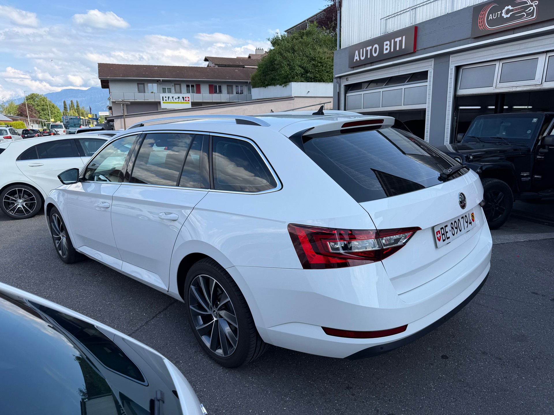 SKODA Superb Combi 2.0 TDi Active DSG-image-3