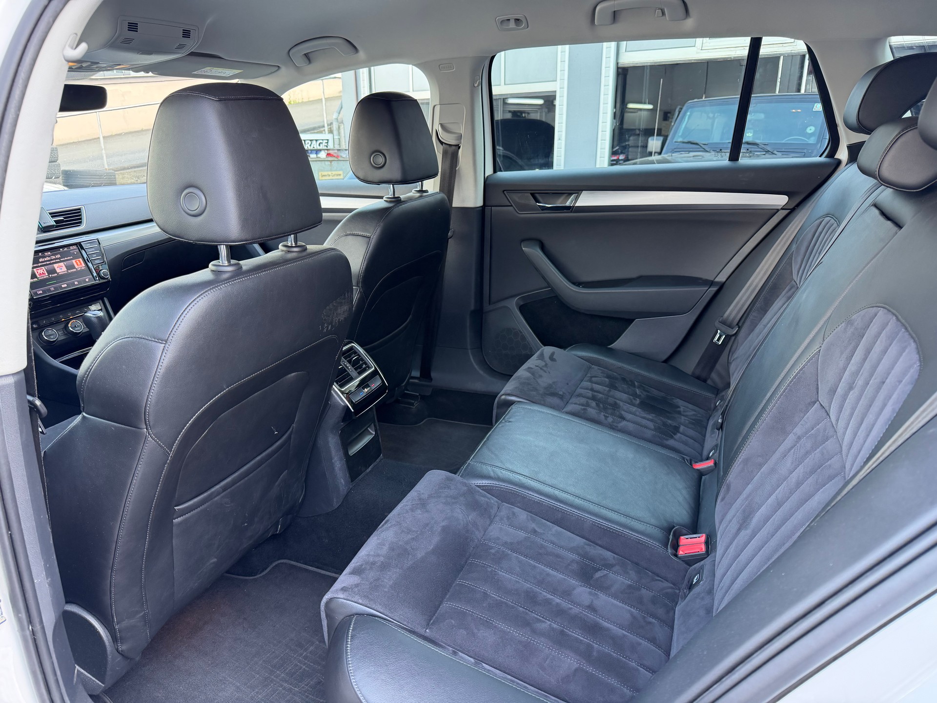 SKODA Superb Combi 2.0 TDi Active DSG-image-7