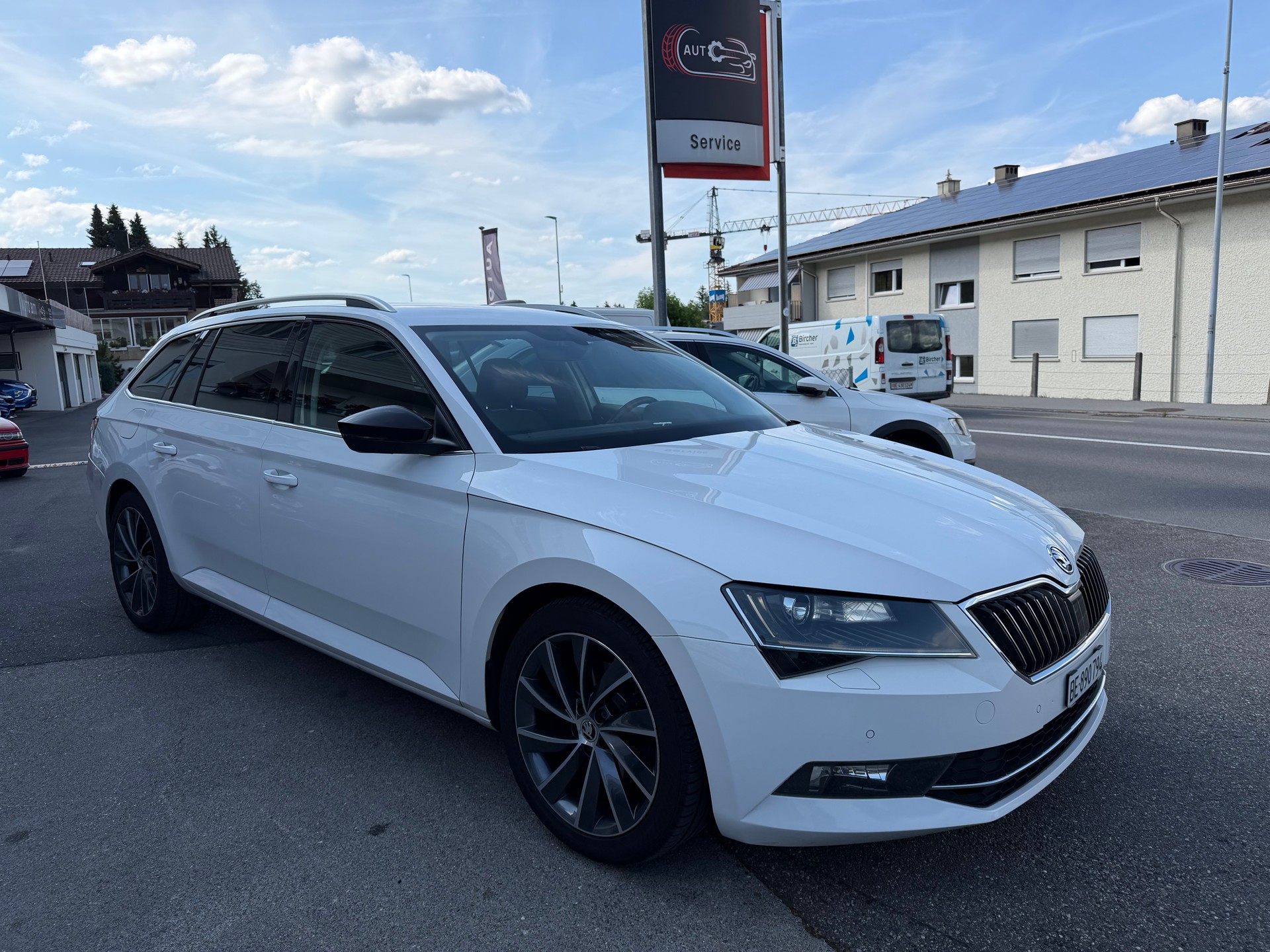 SKODA Superb Combi 2.0 TDi Active DSG-image-1