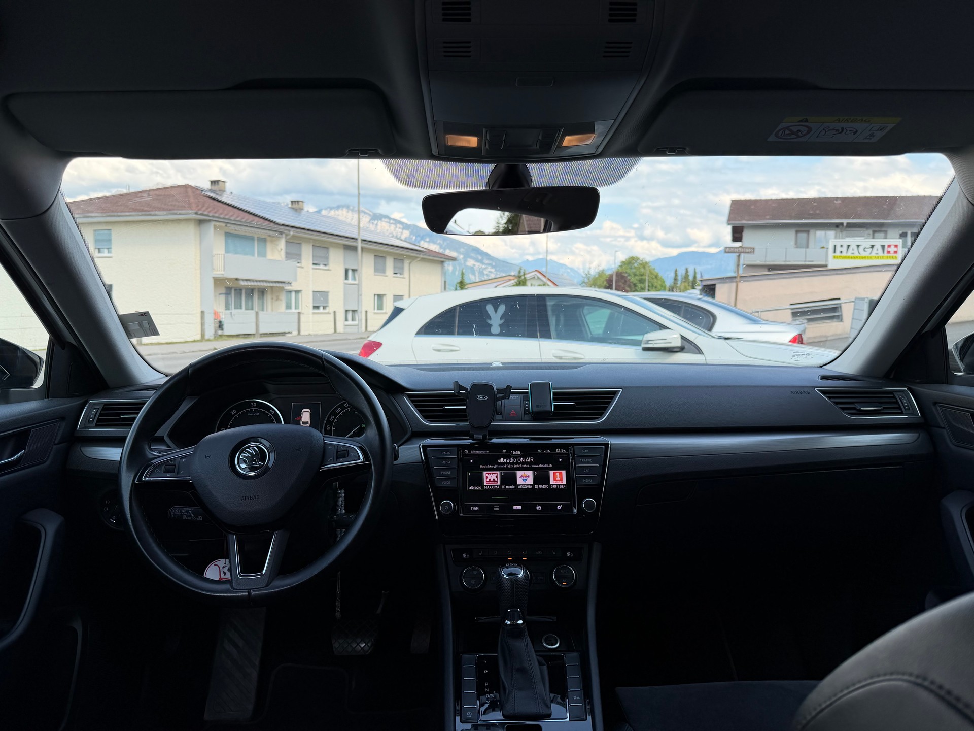 SKODA Superb Combi 2.0 TDi Active DSG-image-4
