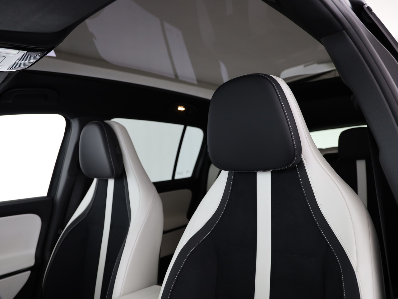 MERCEDES-BENZ GLB 350 85kWh EQ 4 Matic-image-10