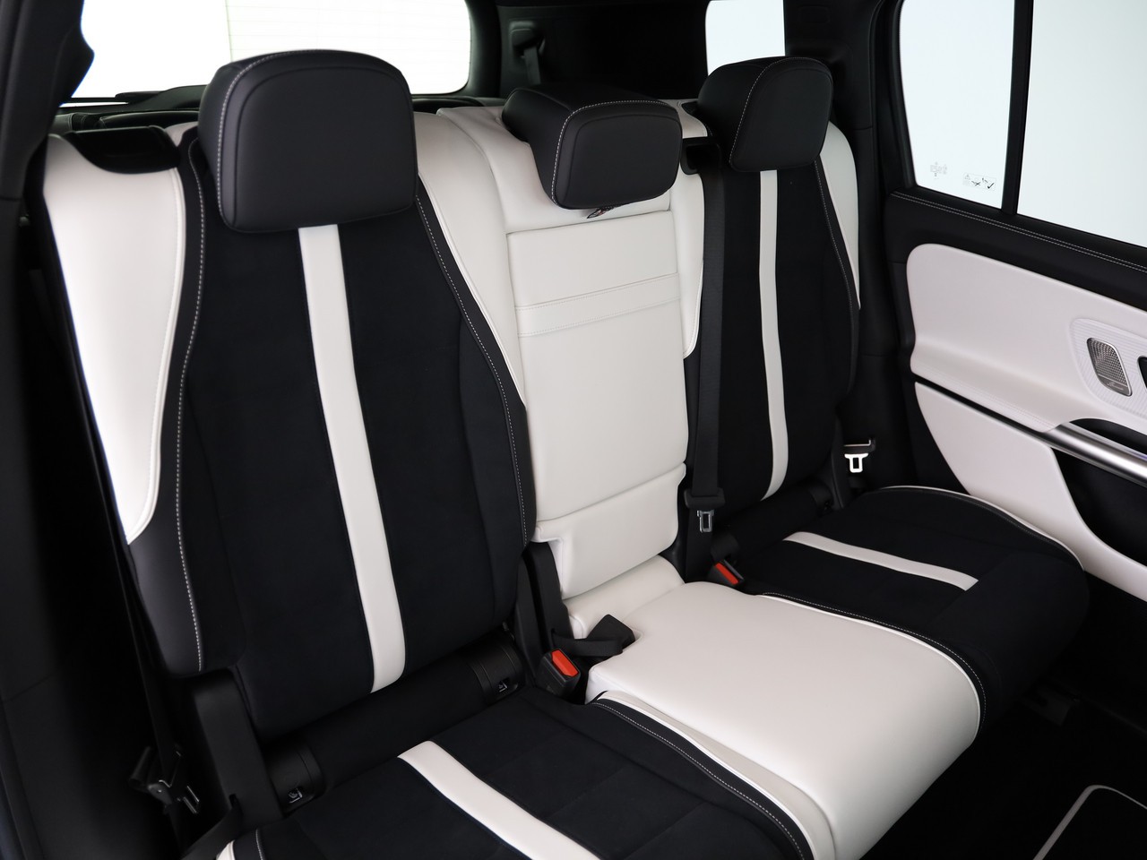 MERCEDES-BENZ GLB 350 85kWh EQ 4 Matic-image-11