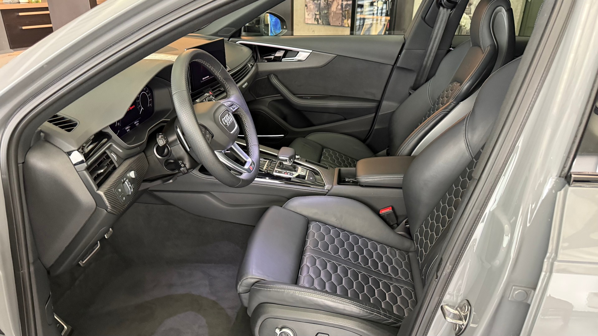 AUDI RS4 Avant 2.9 V6 TFSI quattro T-Tronic-image-17