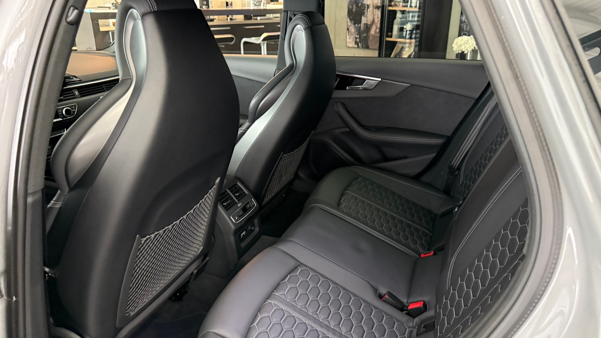 AUDI RS4 Avant 2.9 V6 TFSI quattro T-Tronic-image-22