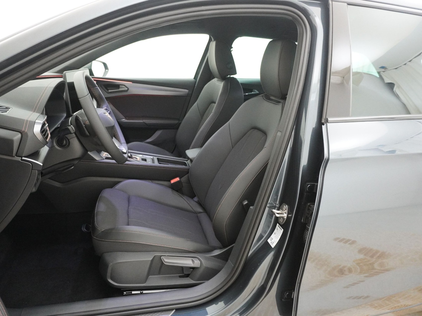 CUPRA Leon ST 1.5 eTSI DSG-image-7