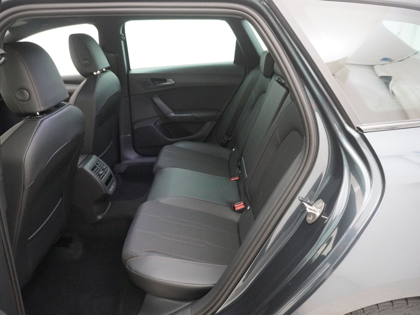 CUPRA Leon ST 1.5 eTSI DSG-image-9