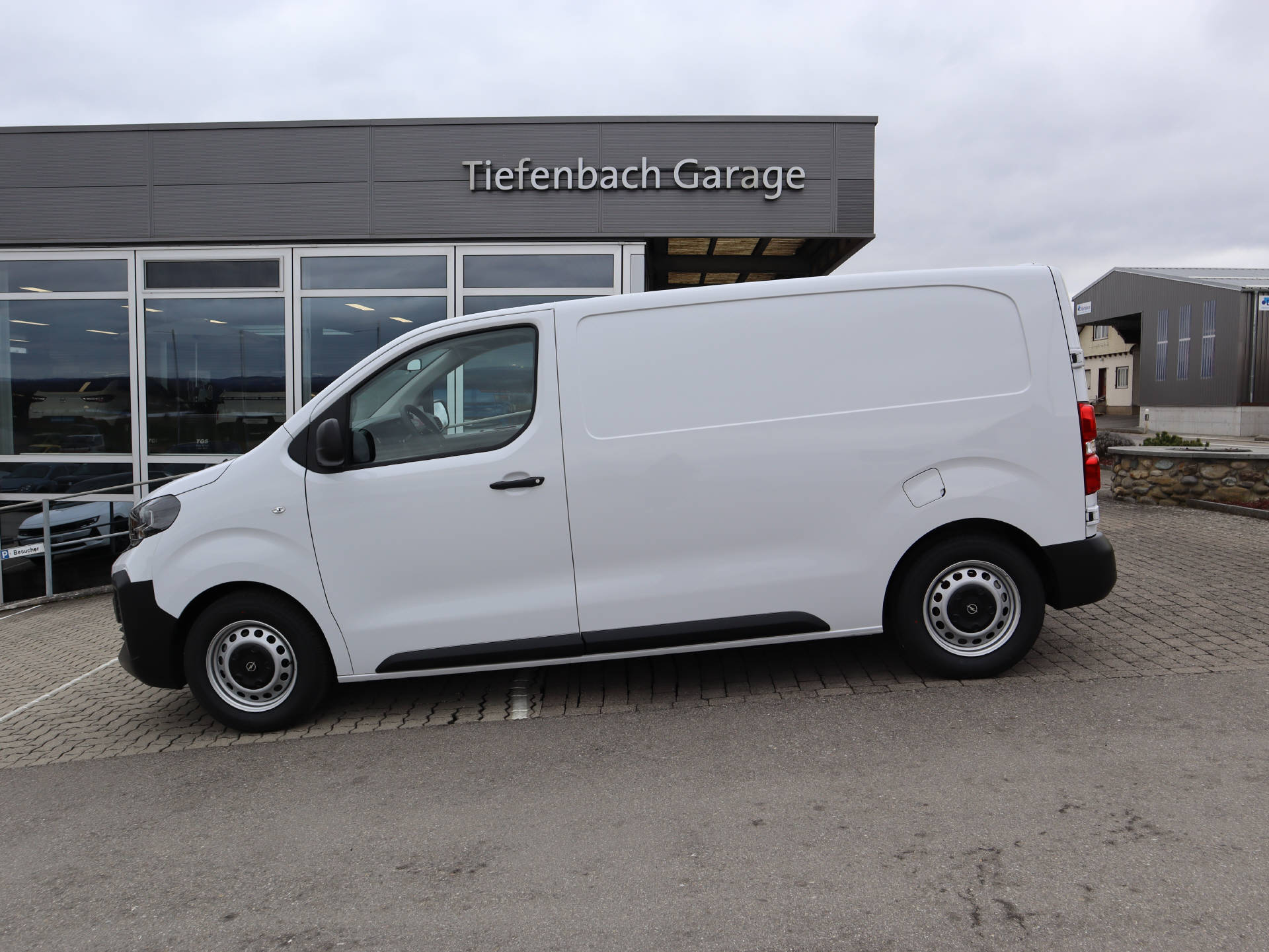 OPEL Vivaro Cargo 2.2 D 150 S/S-image-1