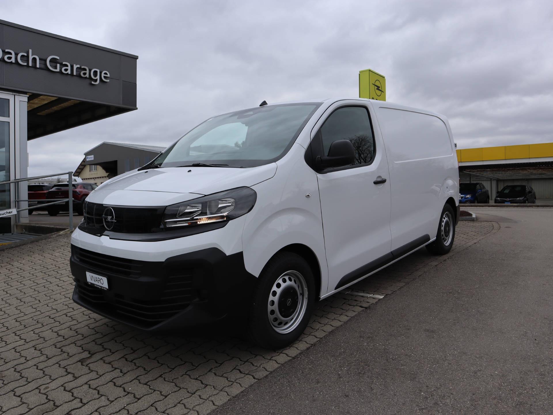 OPEL Vivaro Cargo 2.2 D 150 S/S-image-2