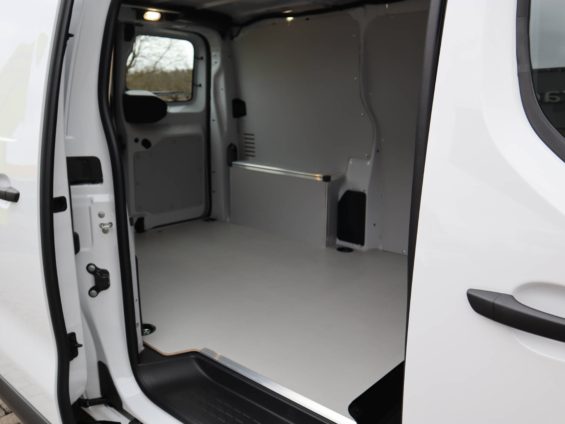 OPEL Vivaro Cargo 2.2 D 150 S/S-image-13