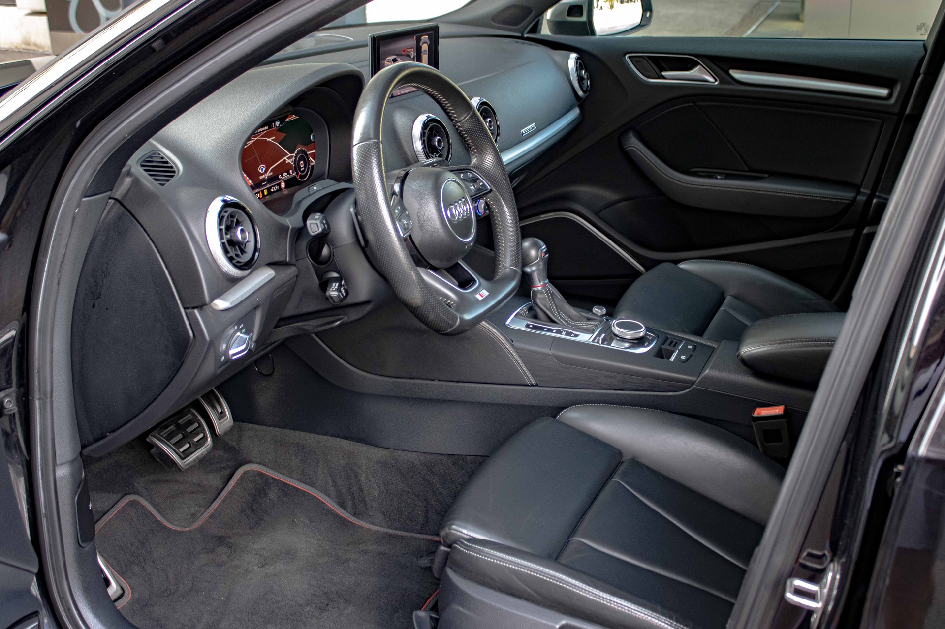 AUDI S3 Sportback 2.0 TFSI quattro S-tronic-image-8