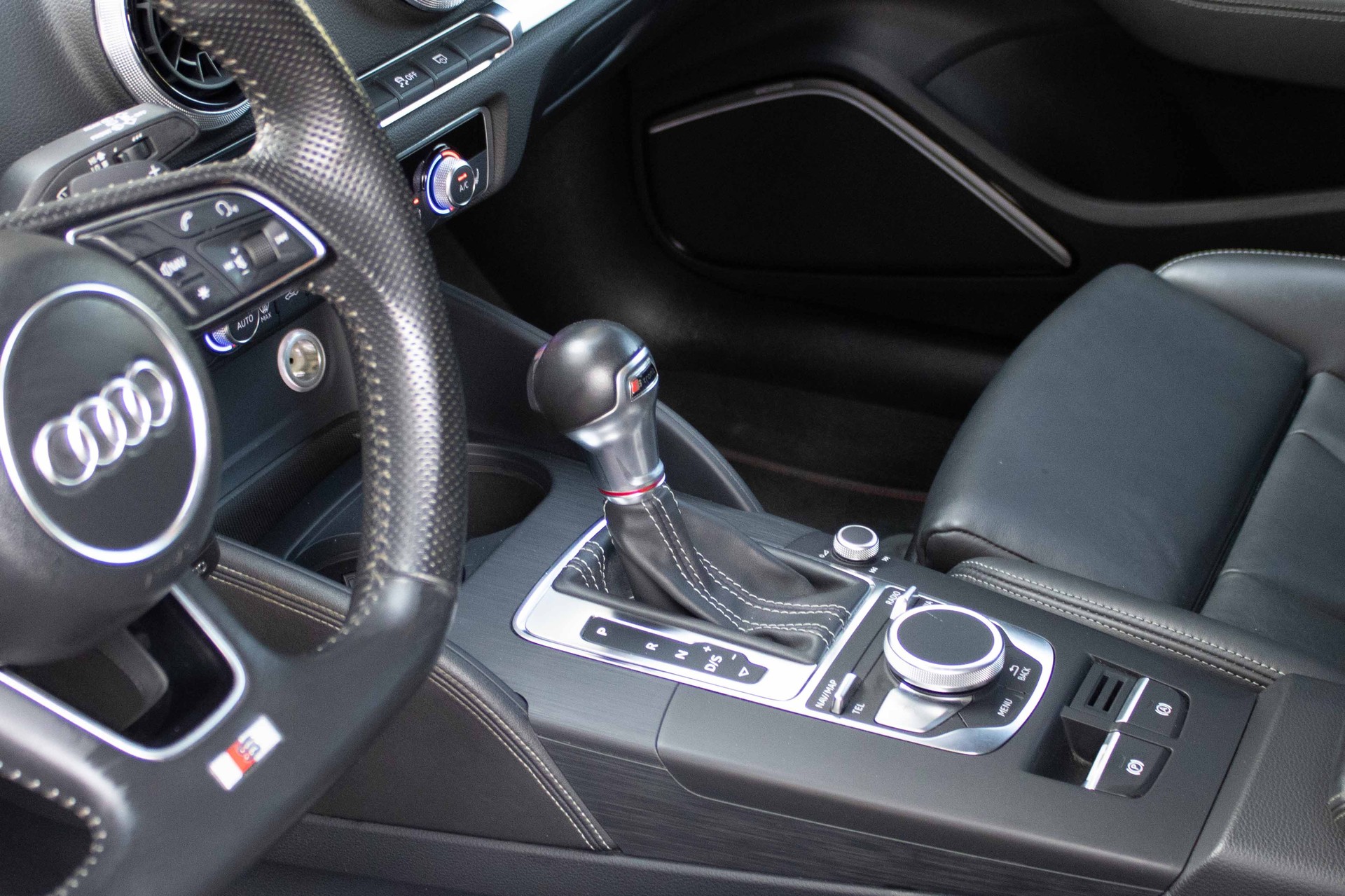 AUDI S3 Sportback 2.0 TFSI quattro S-tronic-image-9