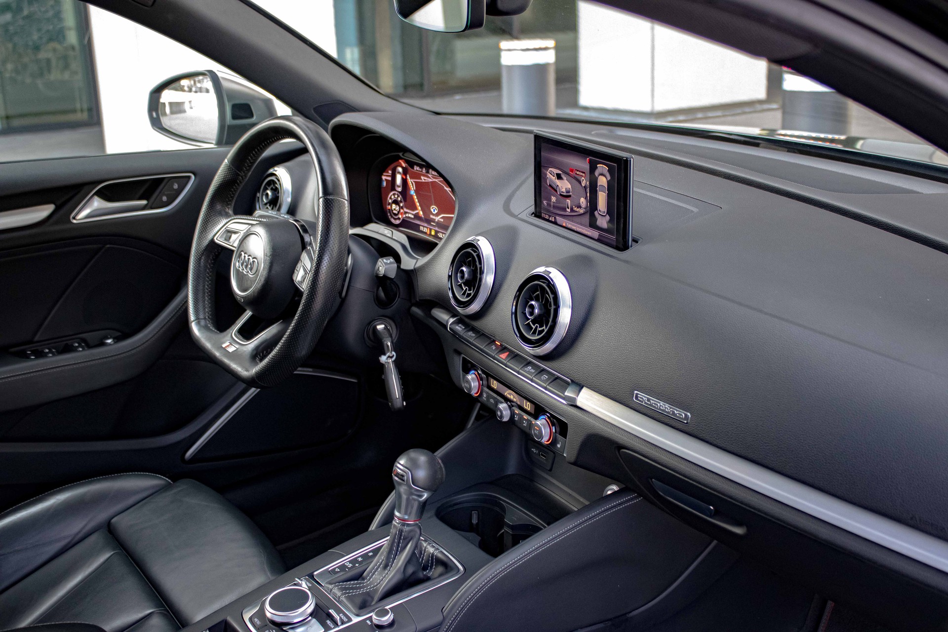 AUDI S3 Sportback 2.0 TFSI quattro S-tronic-image-16