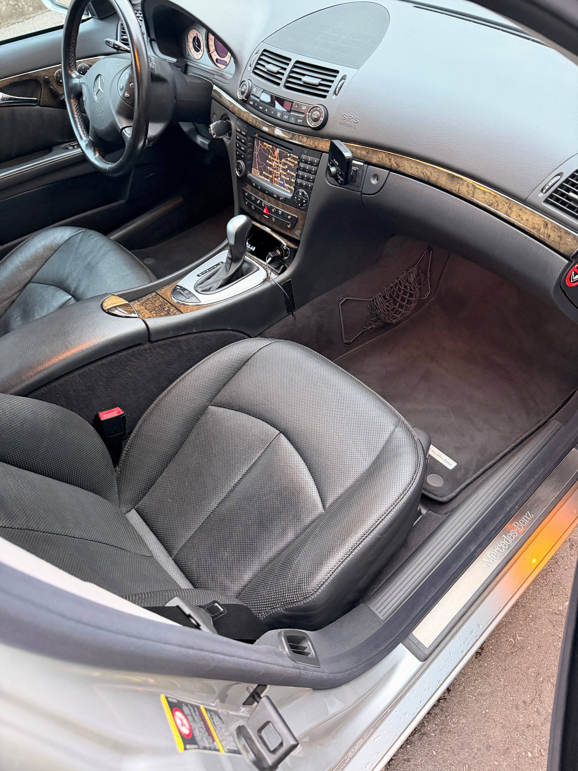 MERCEDES-BENZ E 500 V8-image-4