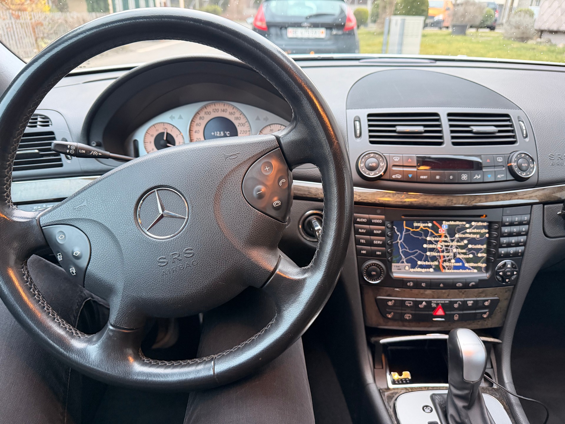 MERCEDES-BENZ E 500 V8-image-1