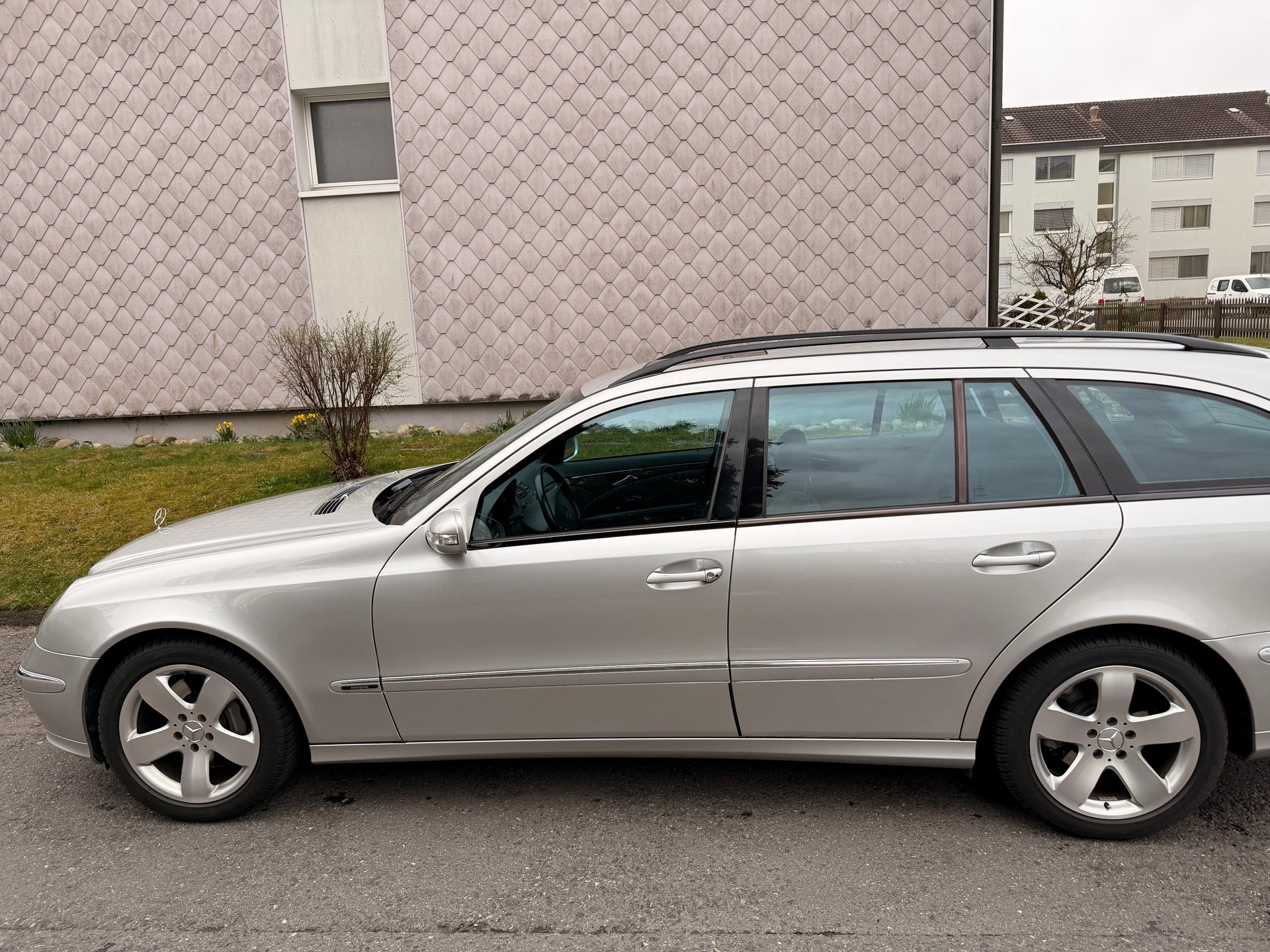 MERCEDES-BENZ E 500 V8-image-5