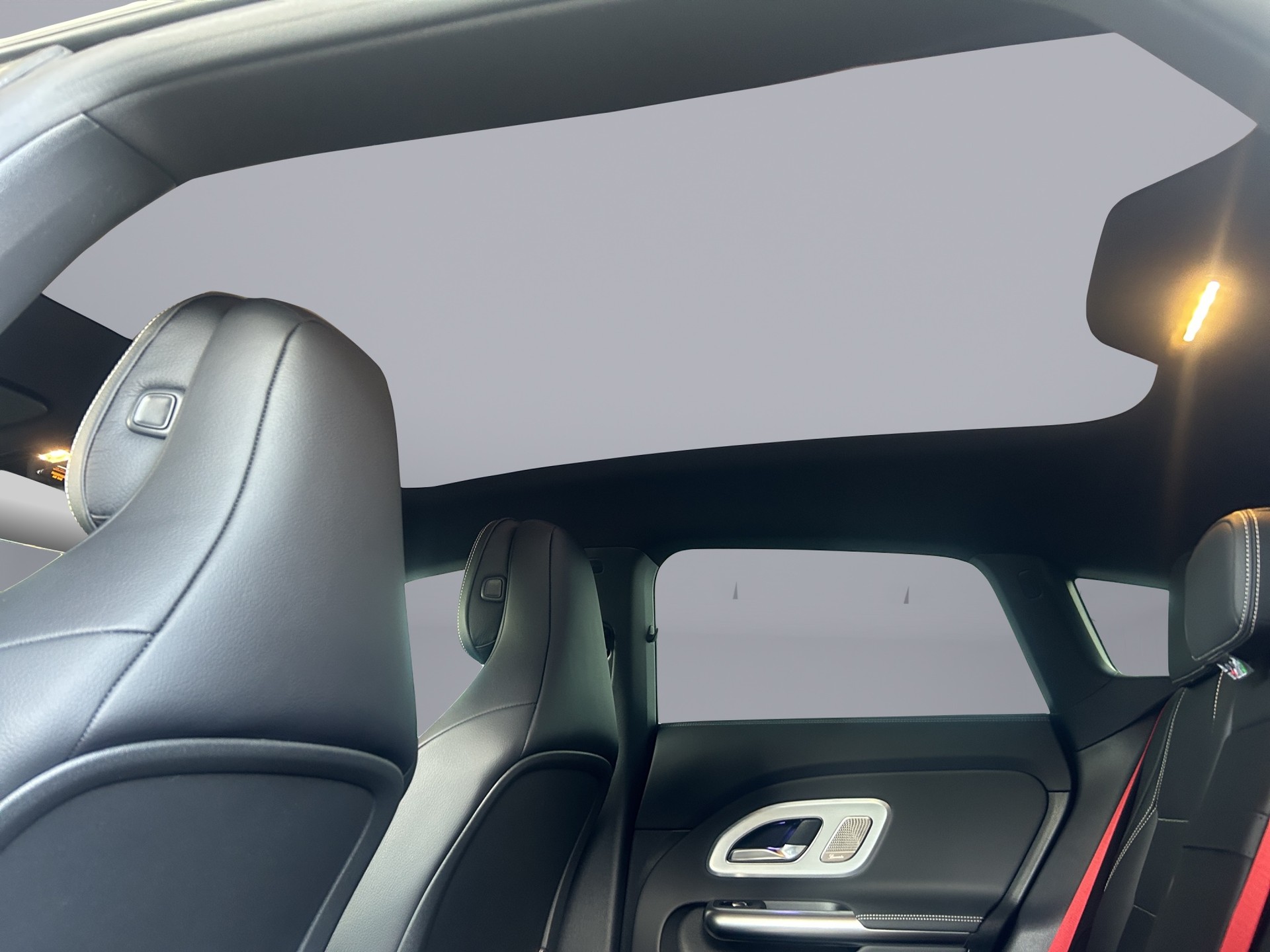 MERCEDES-BENZ CLA 220 4-Matic Shooting Brake-image-10