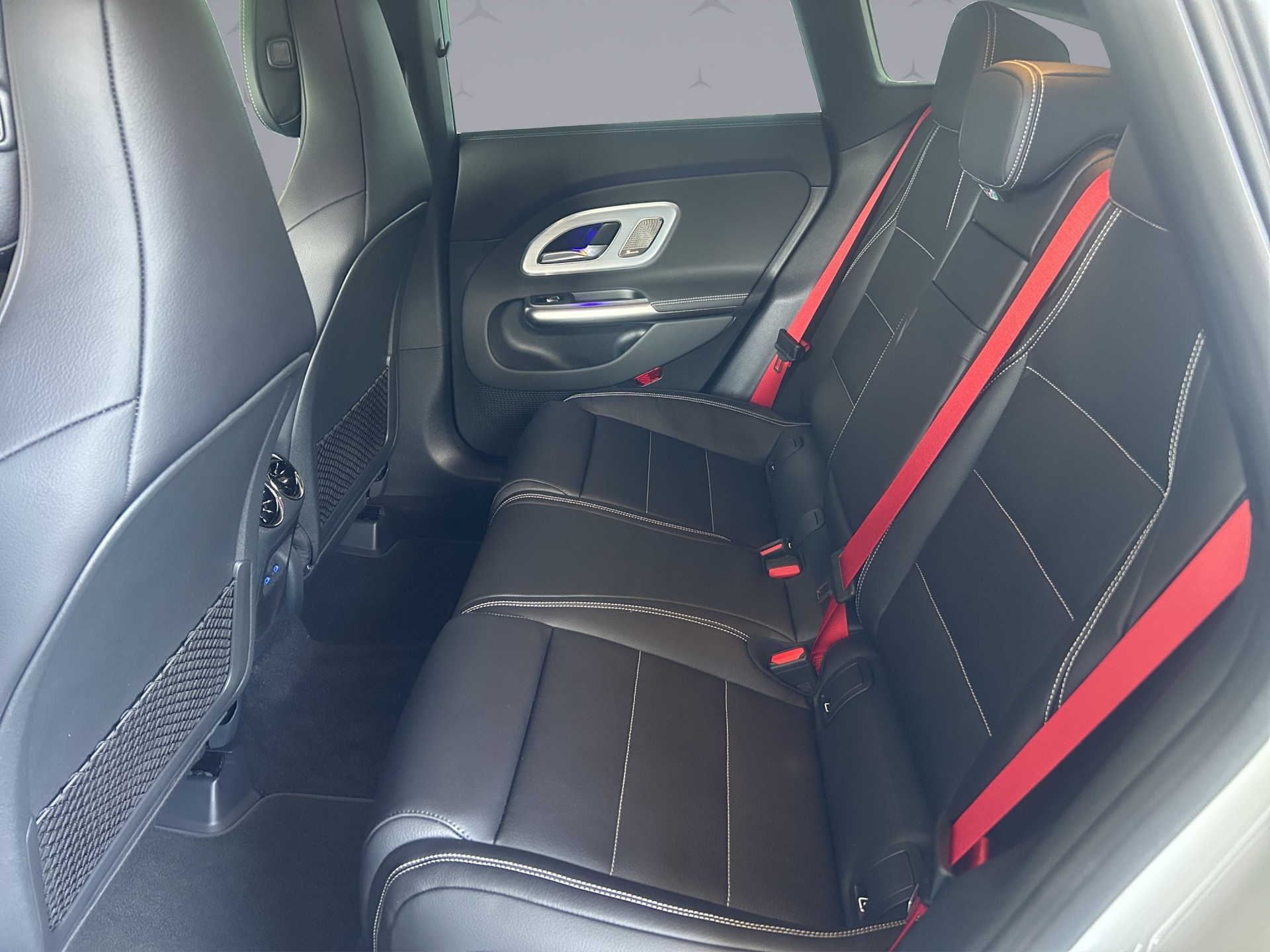 MERCEDES-BENZ CLA 220 4-Matic Shooting Brake-image-9
