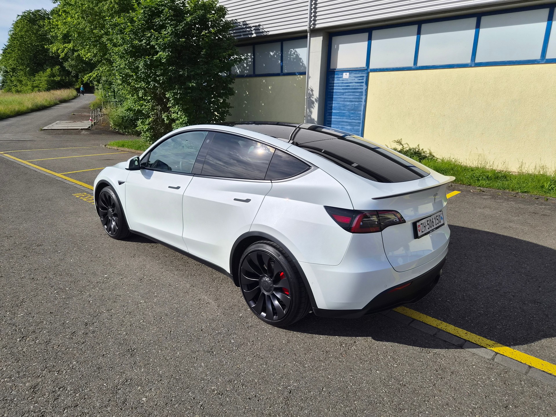 TESLA Model Y Performance AMD Ryzen-image-2