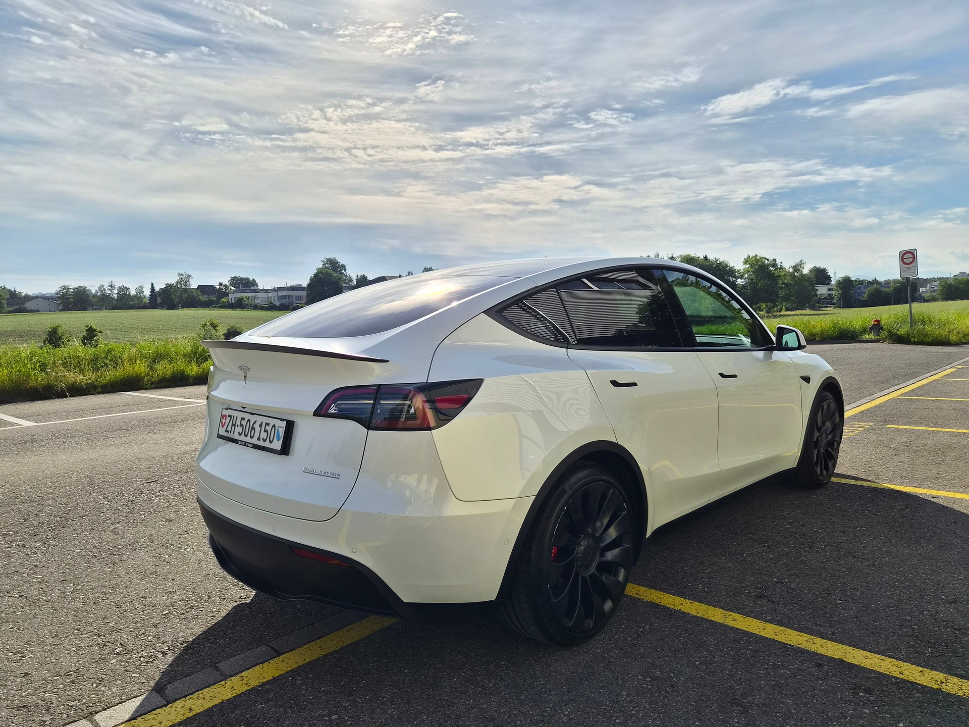 TESLA Model Y Performance AMD Ryzen-image-4