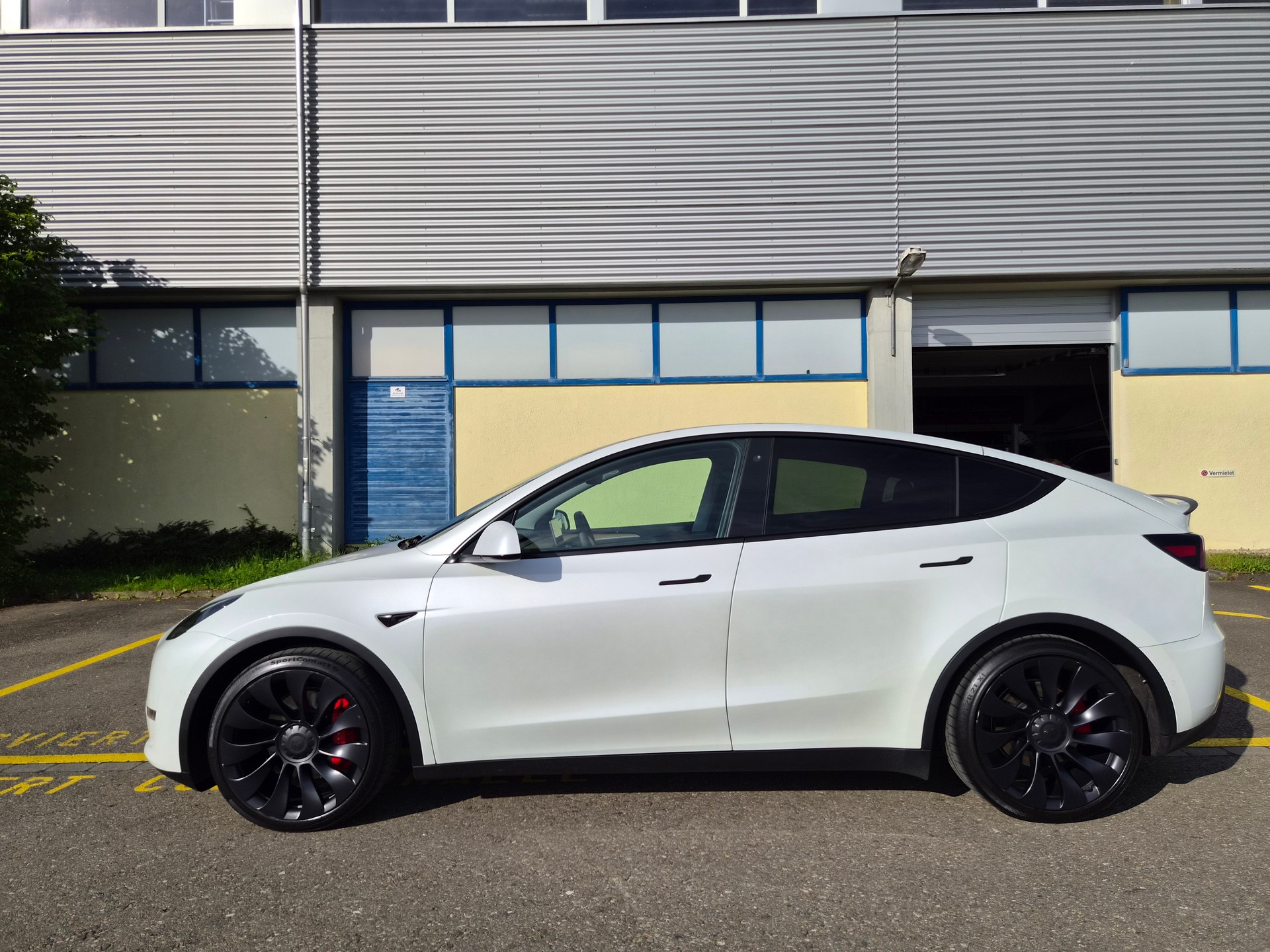 TESLA Model Y Performance AMD Ryzen-image-1