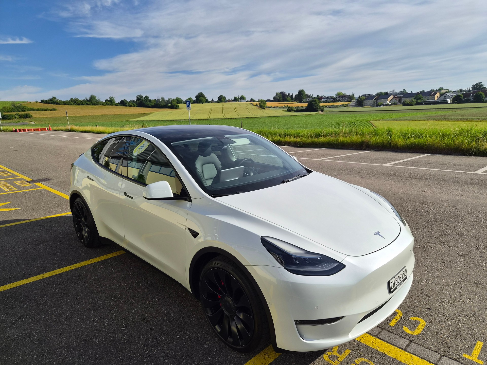 TESLA Model Y Performance AMD Ryzen-image-6