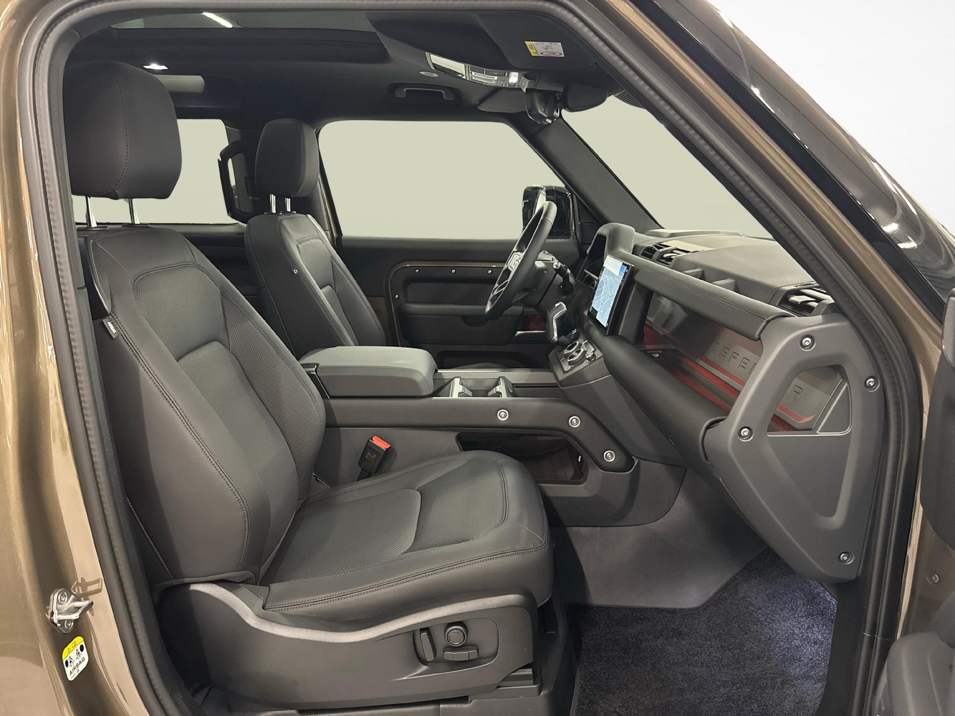 LAND ROVER Defender 90 3.0 D I6 250 X-Dynamic SE-image-11